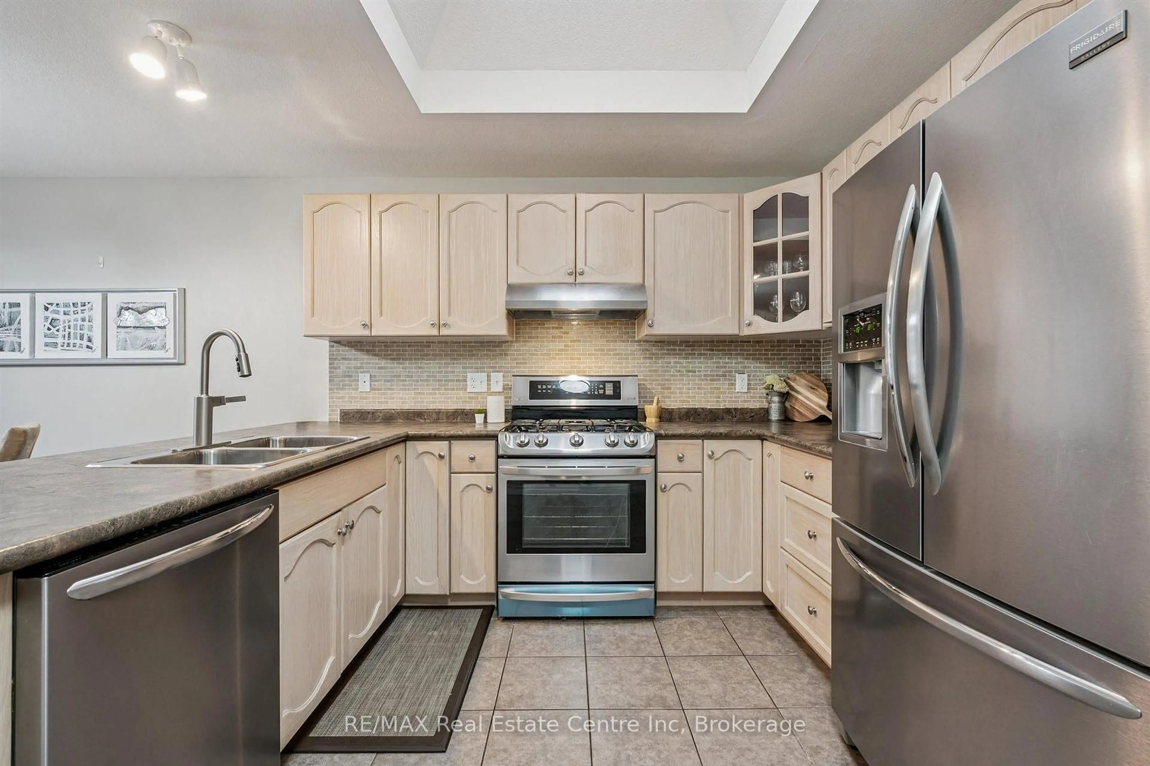 Standard kitchen, ceramic/tile floor for 21 Wideman Blvd, Guelph Ontario N1E 0J2