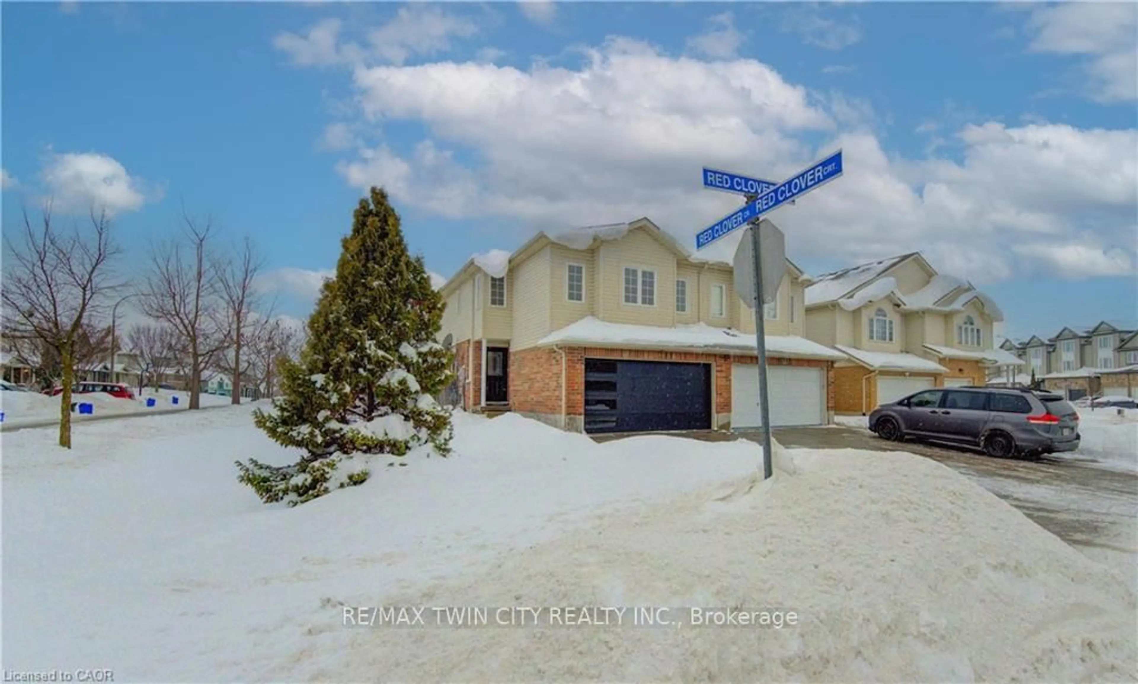 A pic from outside/outdoor area/front of a property/back of a property/a pic from drone, street for 40 Red Clover Cres, Kitchener Ontario N2E 4G8