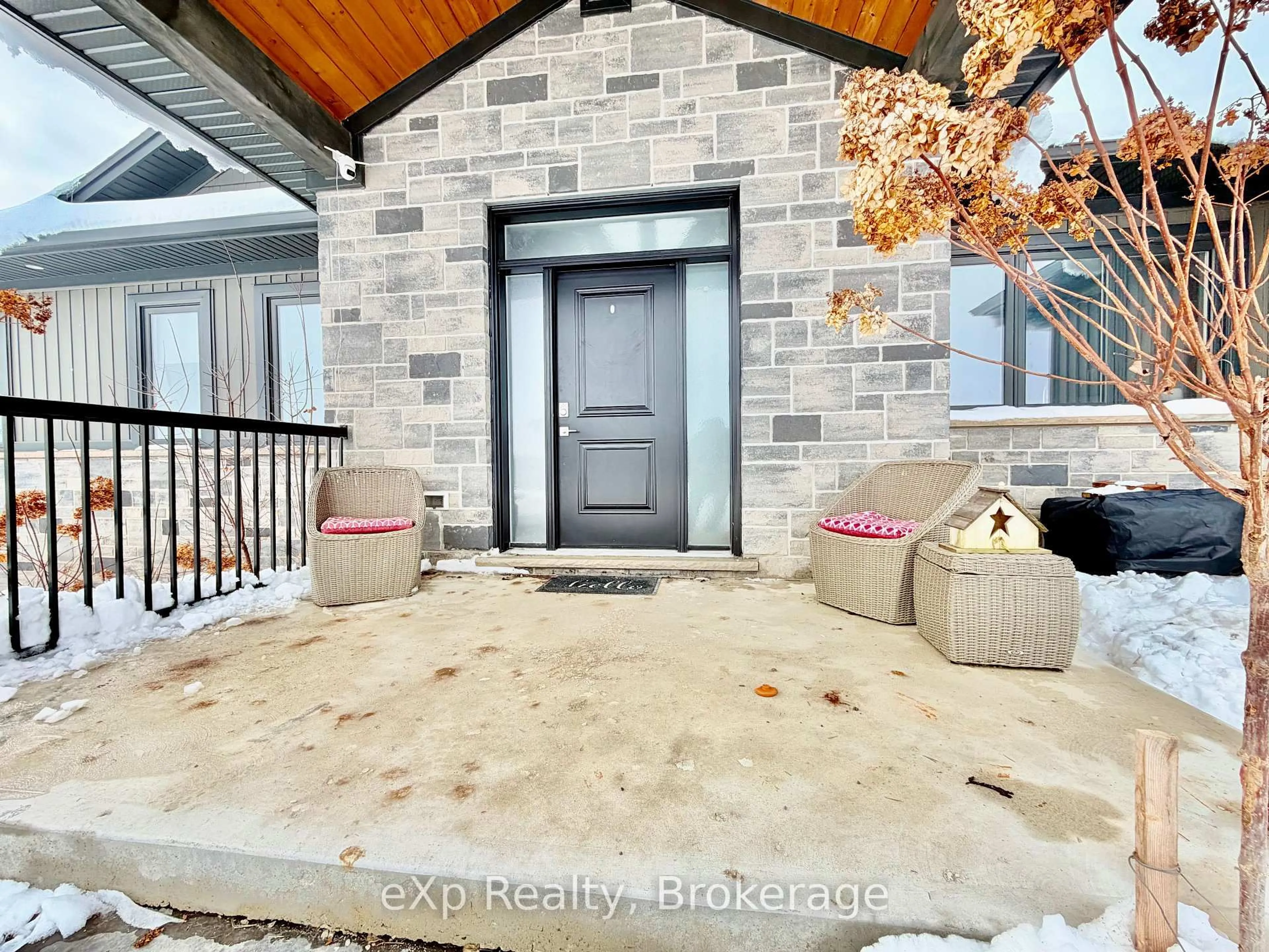 Indoor entryway for 133 Helena St, West Grey Ontario N0B 1C0