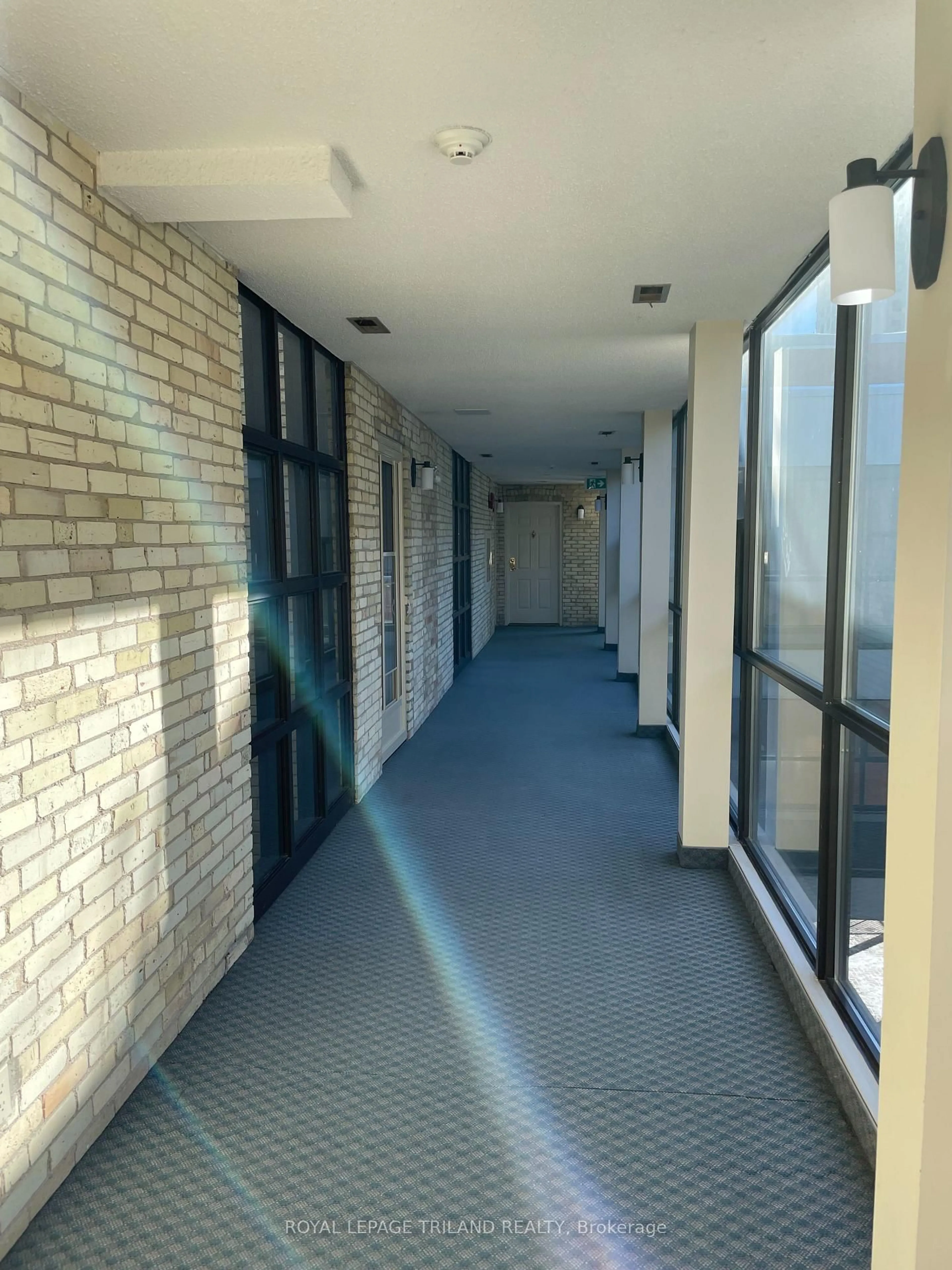 Indoor foyer for 275 Queens Ave #301, London East Ontario N6B 1X2