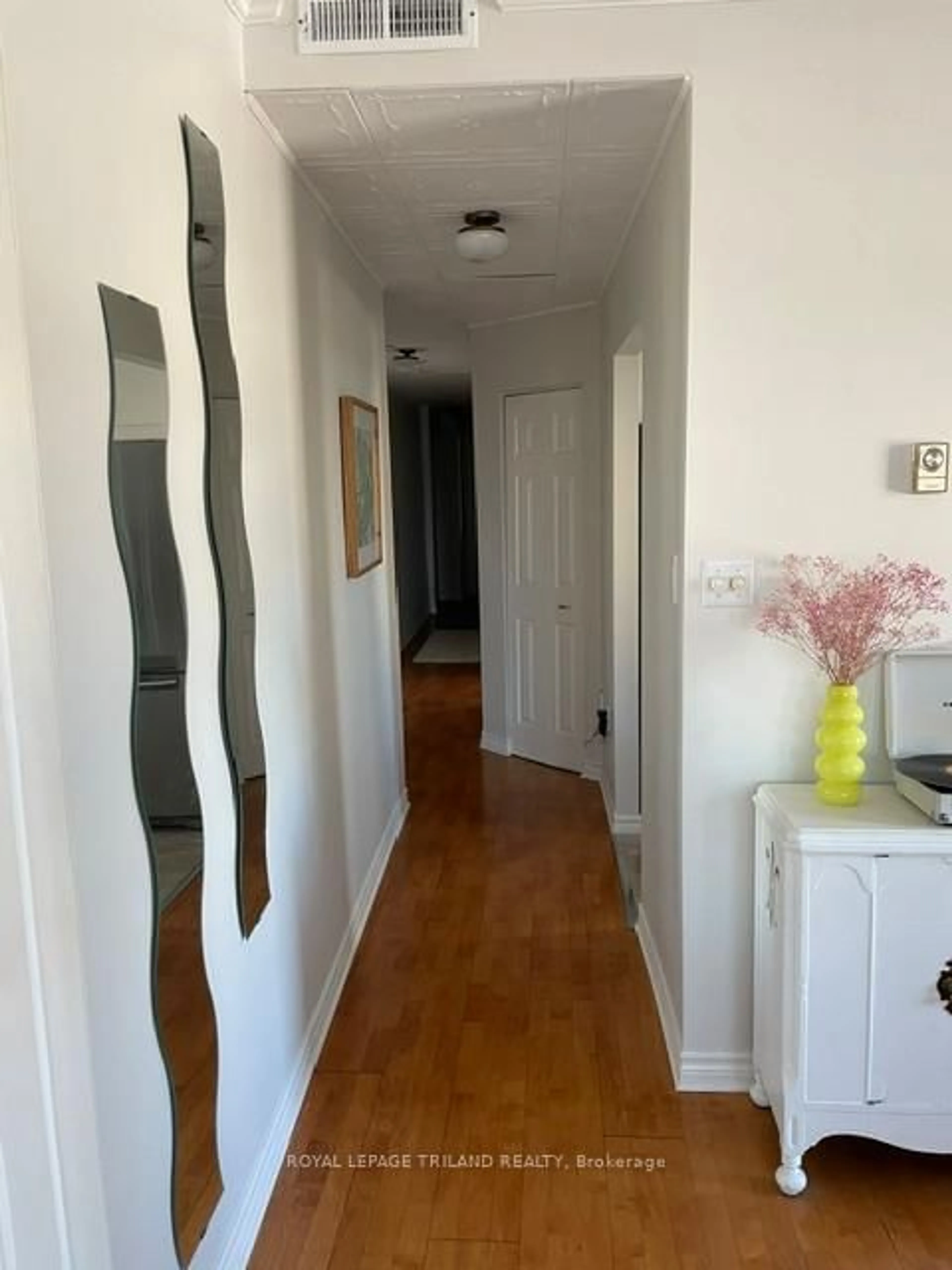 Unknown for 275 Queens Ave #301, London East Ontario N6B 1X2