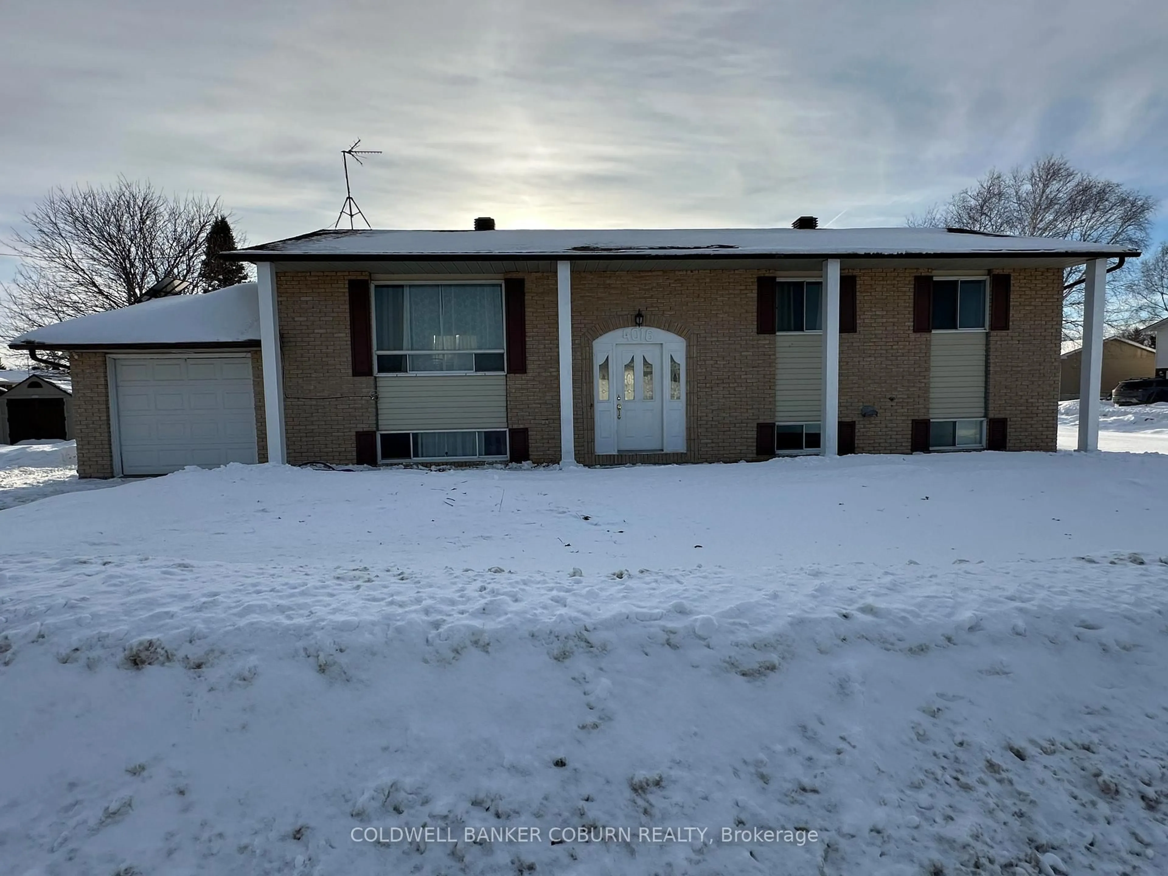 A pic from outside/outdoor area/front of a property/back of a property/a pic from drone, unknown for 4016 Dishaw St, Edwardsburgh/Cardinal Ontario K0E 1E0