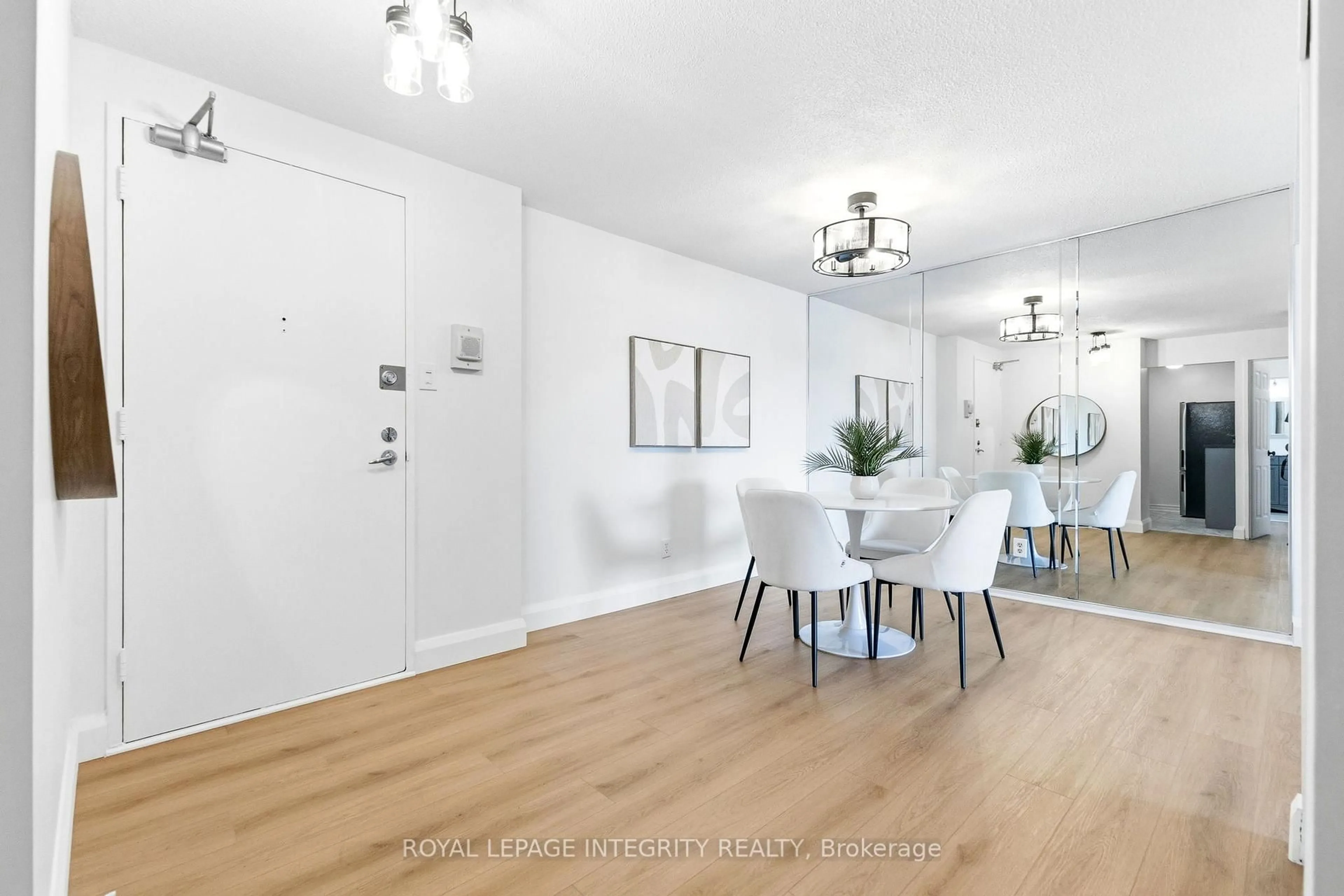 Dining room, wood/laminate floor for 415 Greenview Ave #510, Ottawa Ontario K2B 8G5
