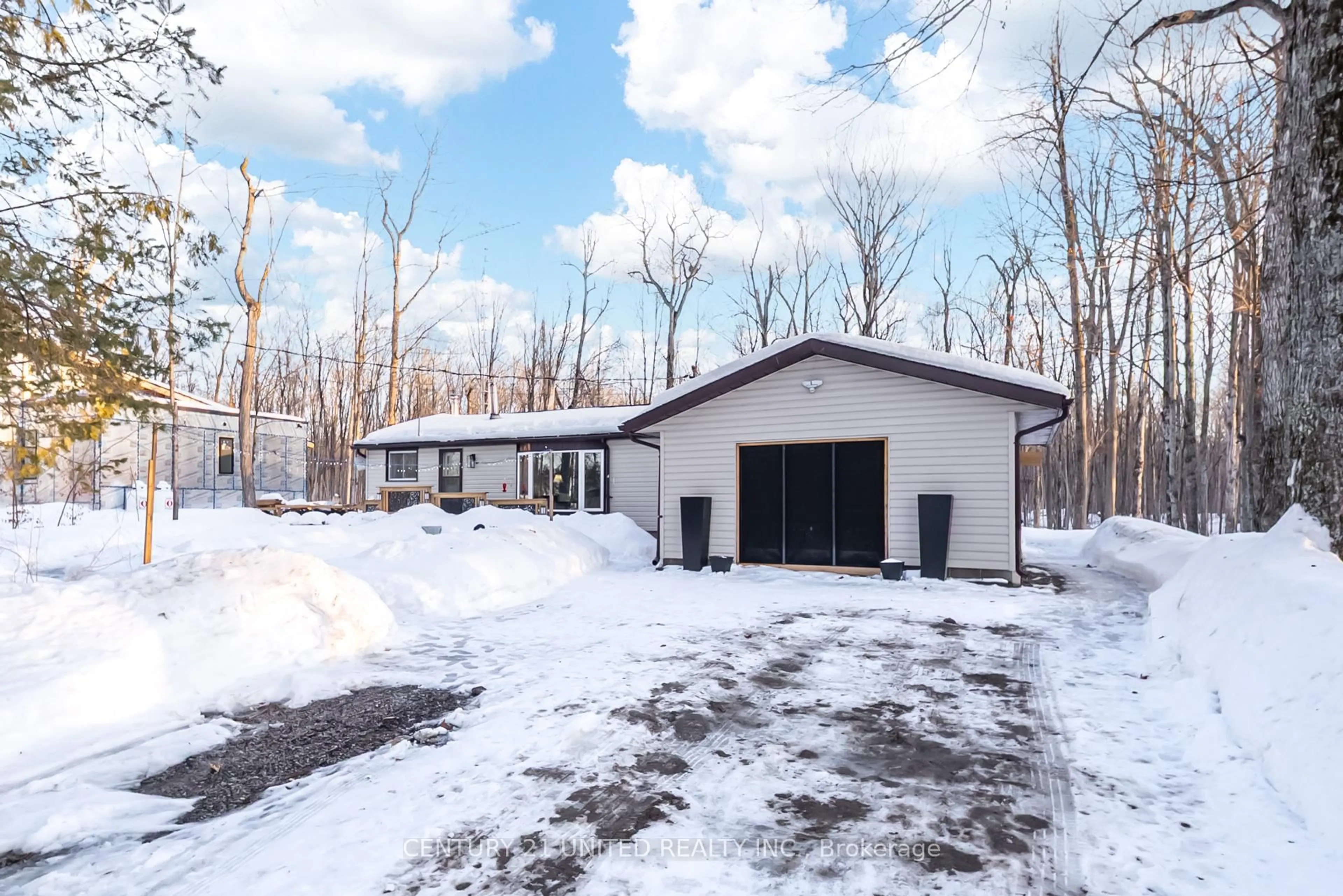 Indoor garage for 32 Teds Lane, Trent Lakes Ontario K0L 1K0