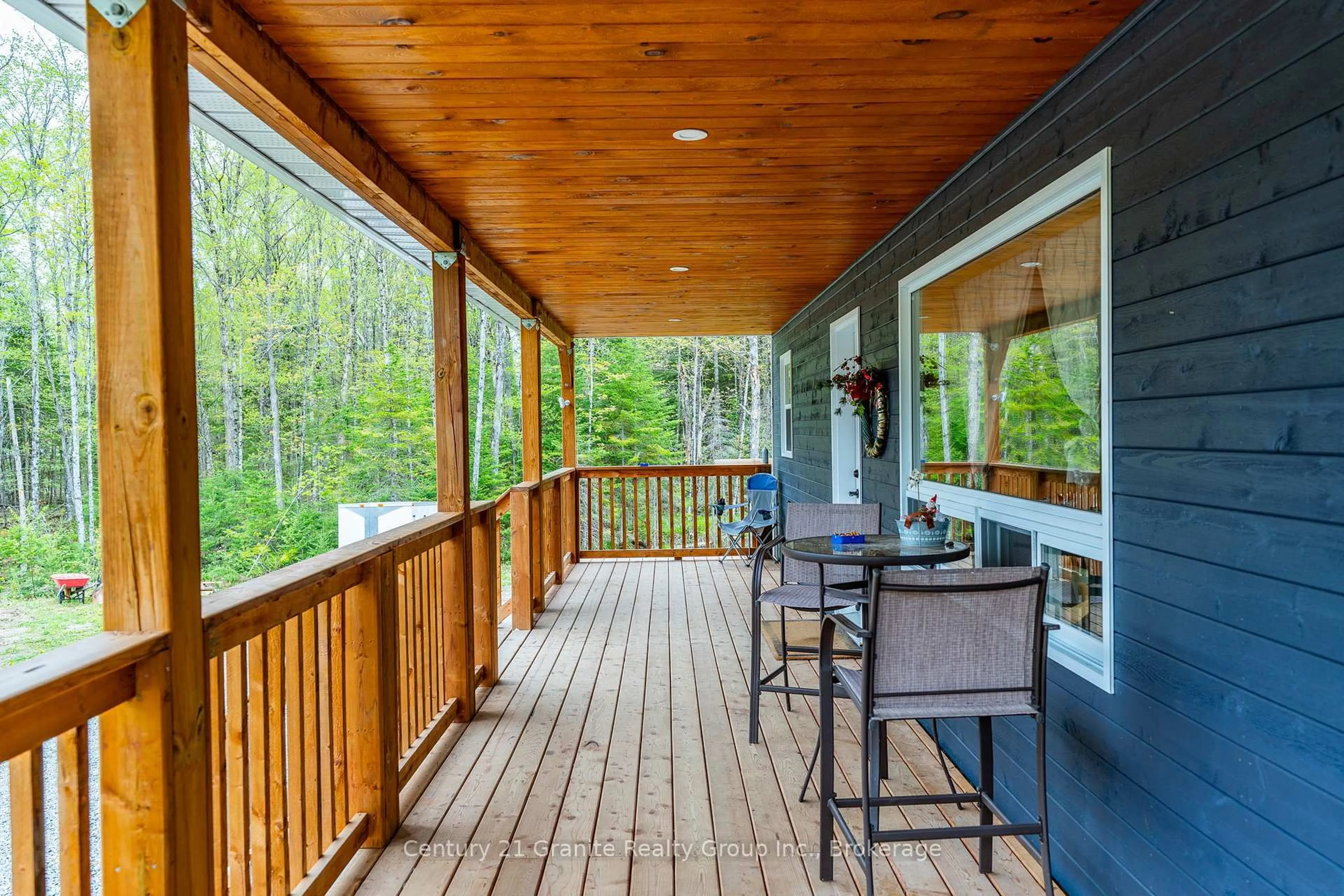 Patio, unknown for 10498 Highway 118, Algonquin Highlands Ontario K0M 1J0