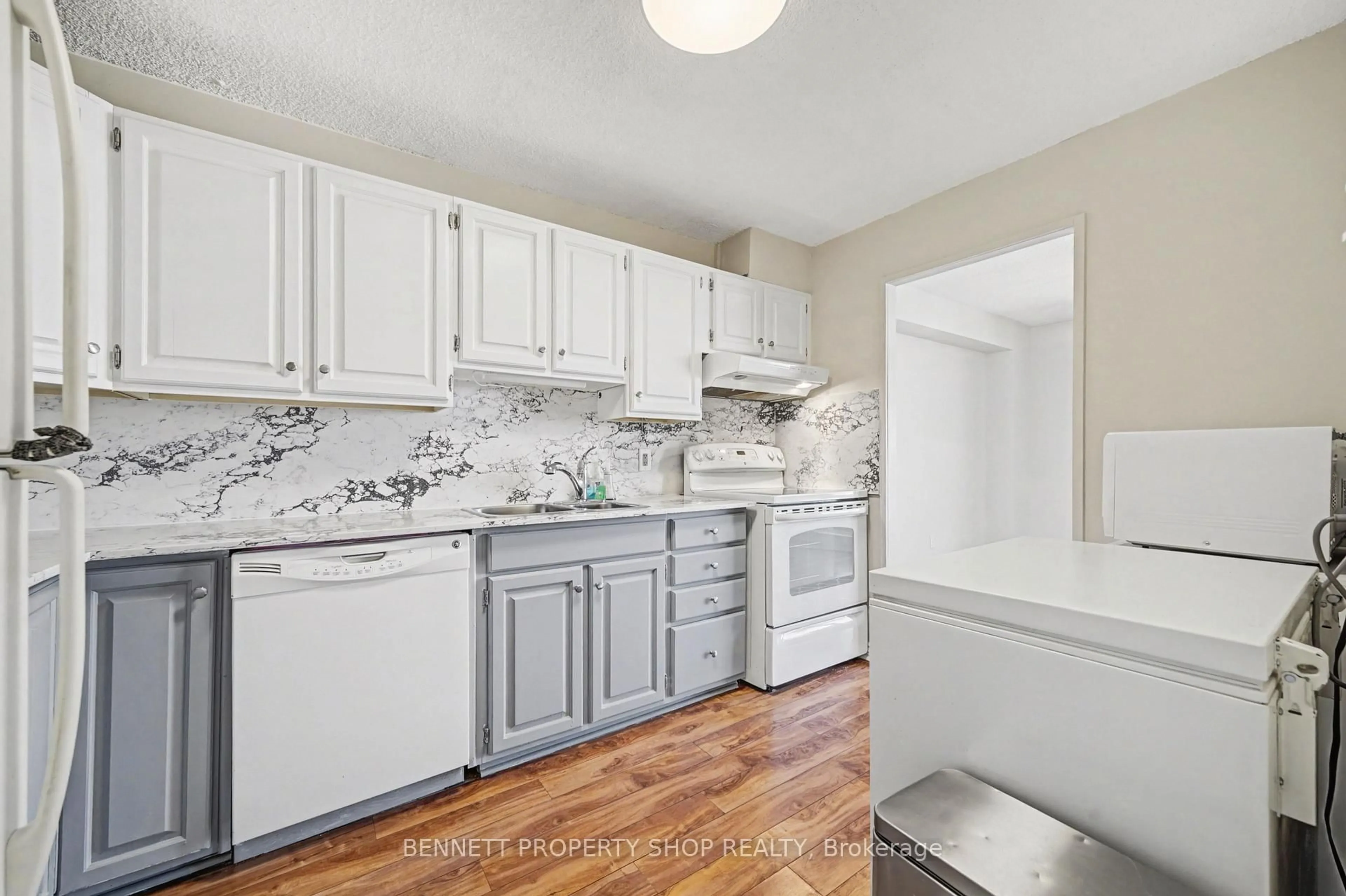Standard kitchen, ceramic/tile floor for 665 Bathgate Dr #2011, Ottawa Ontario K1K 3Y4
