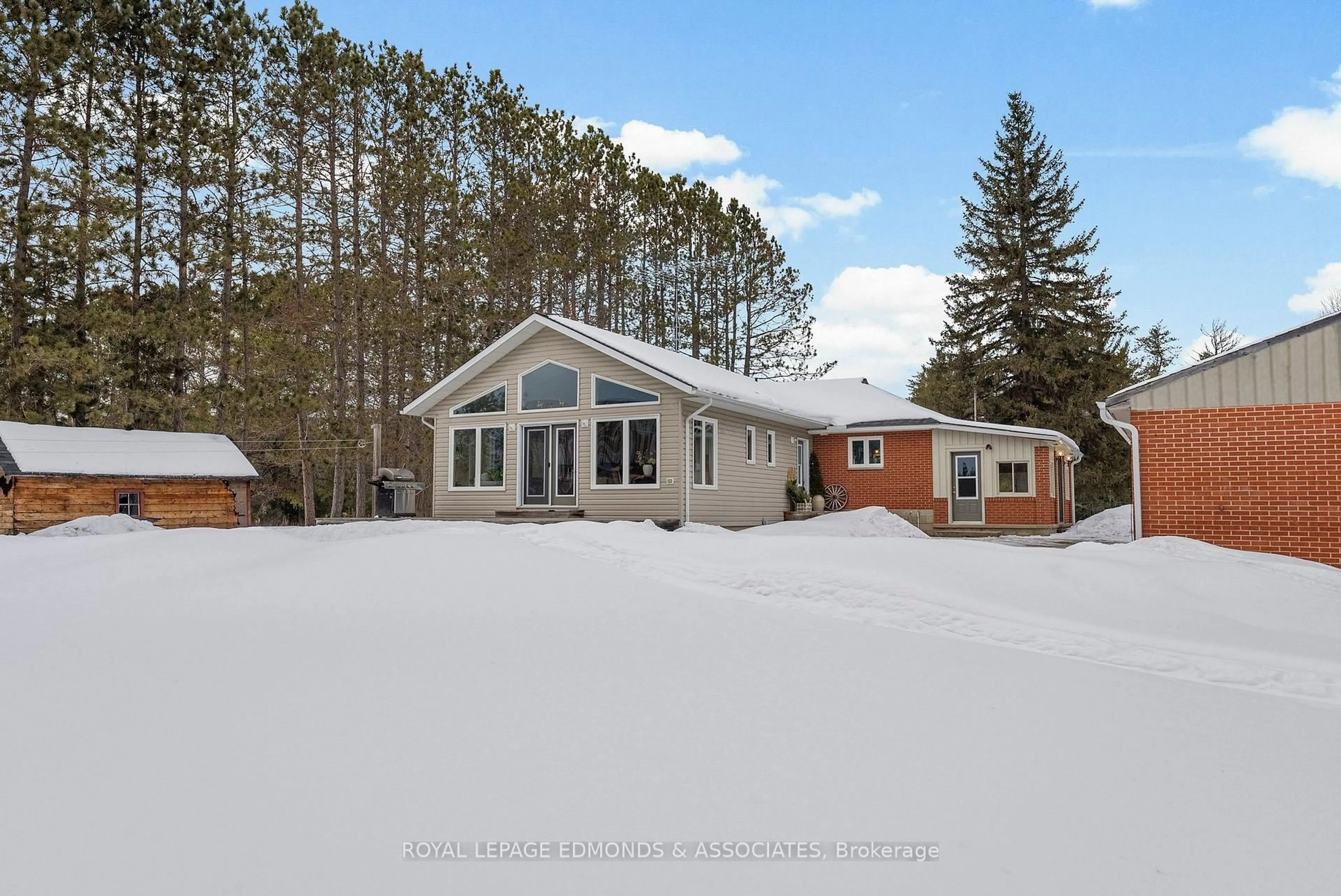 A pic from outside/outdoor area/front of a property/back of a property/a pic from drone, unknown for 125 Bear Trail Rd, Killaloe Ontario K0J 2A0