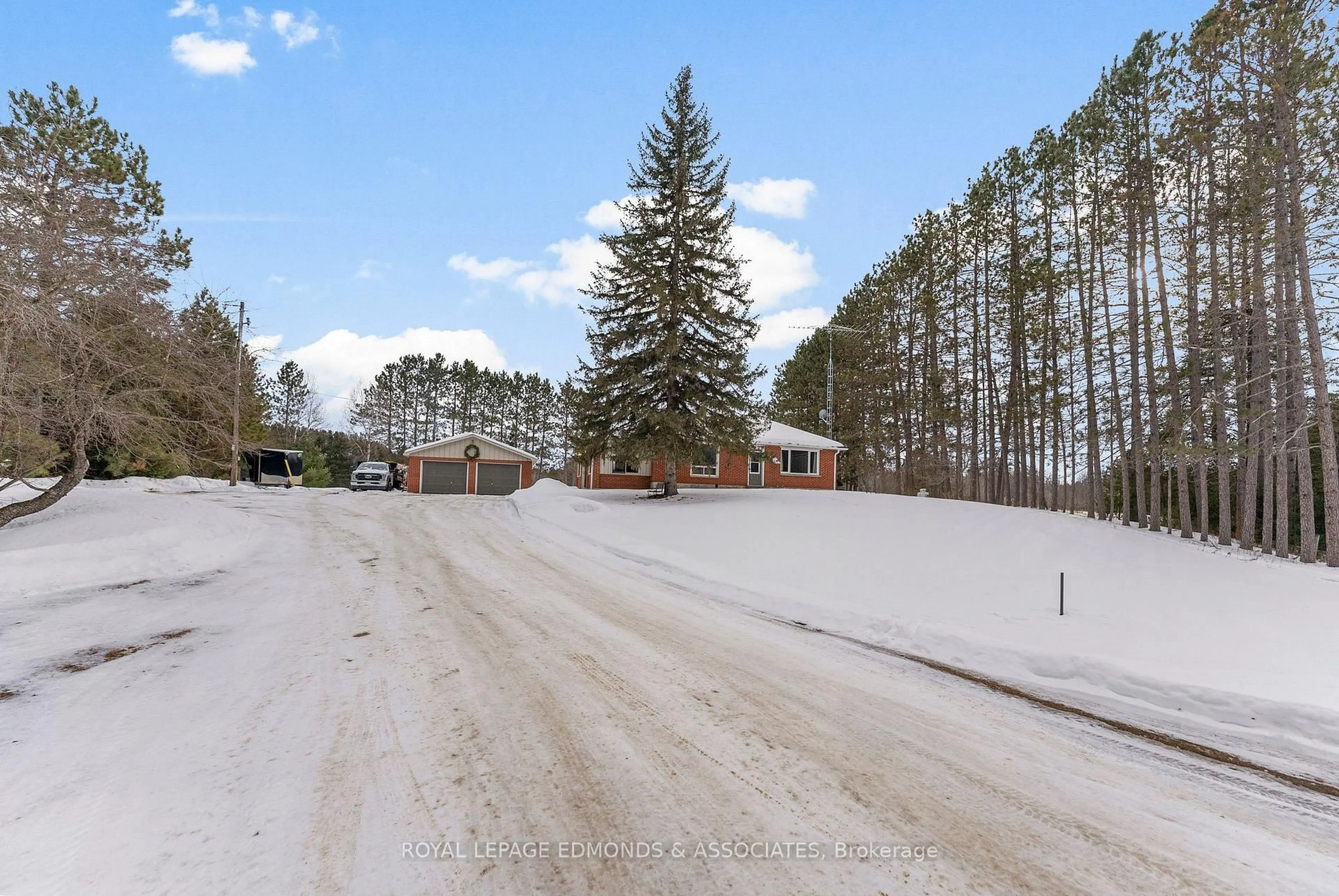 A pic from outside/outdoor area/front of a property/back of a property/a pic from drone, street for 125 Bear Trail Rd, Killaloe Ontario K0J 2A0