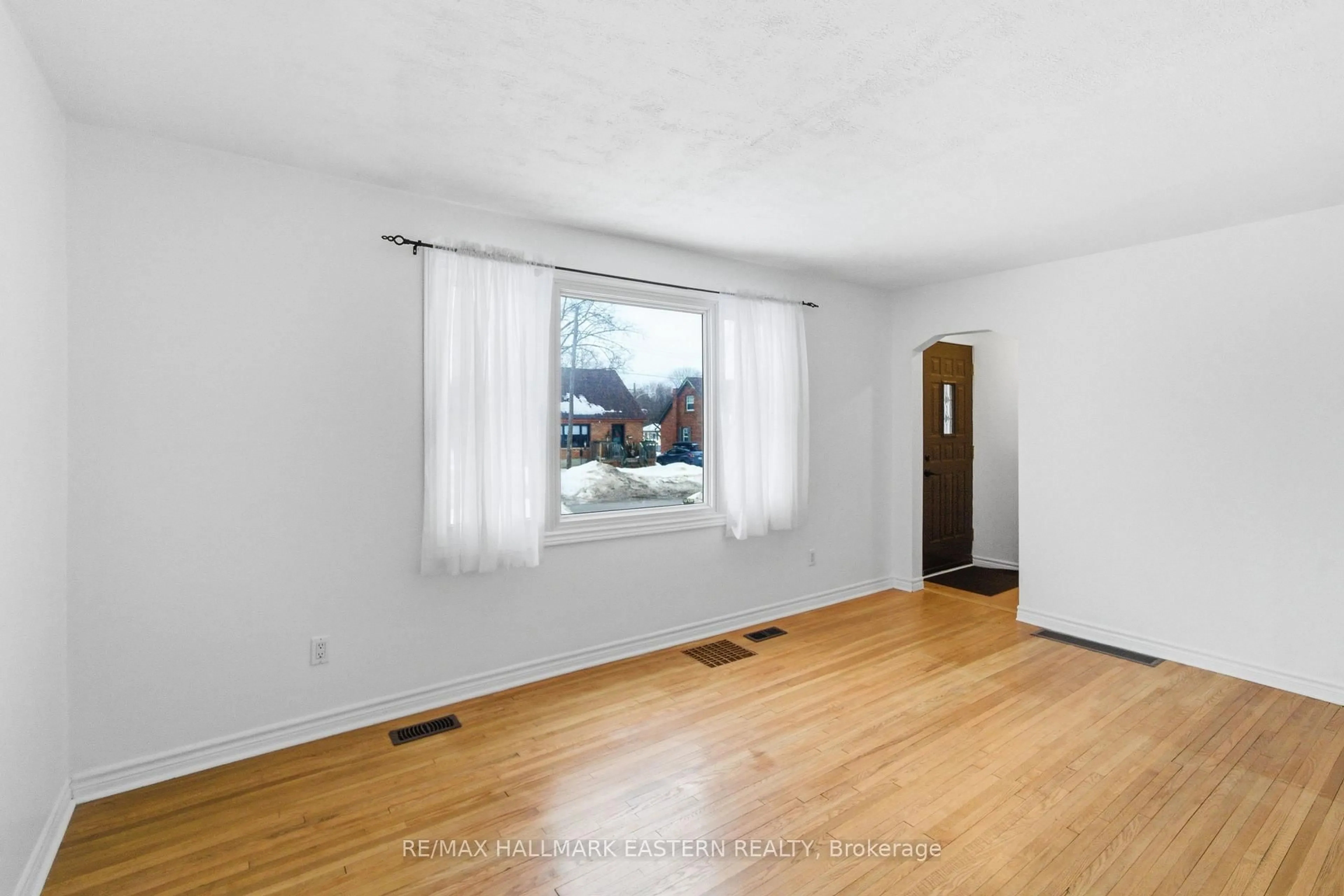 A pic of a room for 781 Snelgrove Rd, Peterborough Ontario K9H 2E8