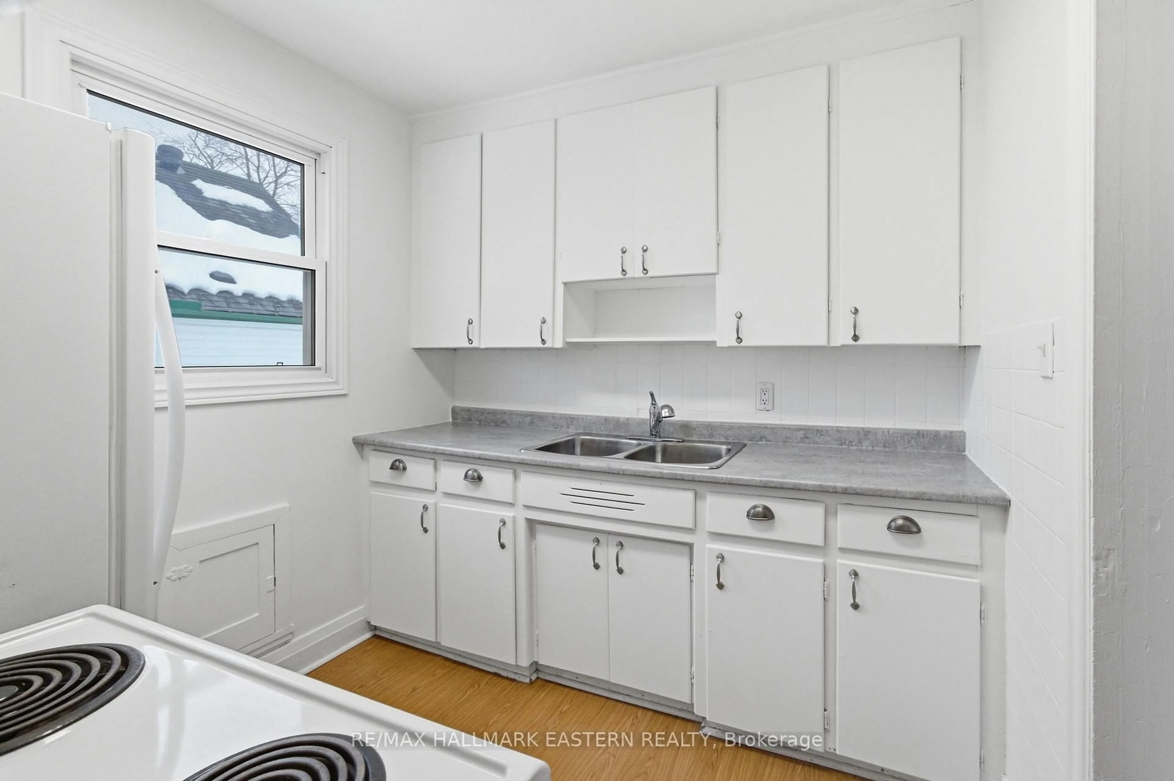 Standard kitchen, unknown for 781 Snelgrove Rd, Peterborough Ontario K9H 2E8