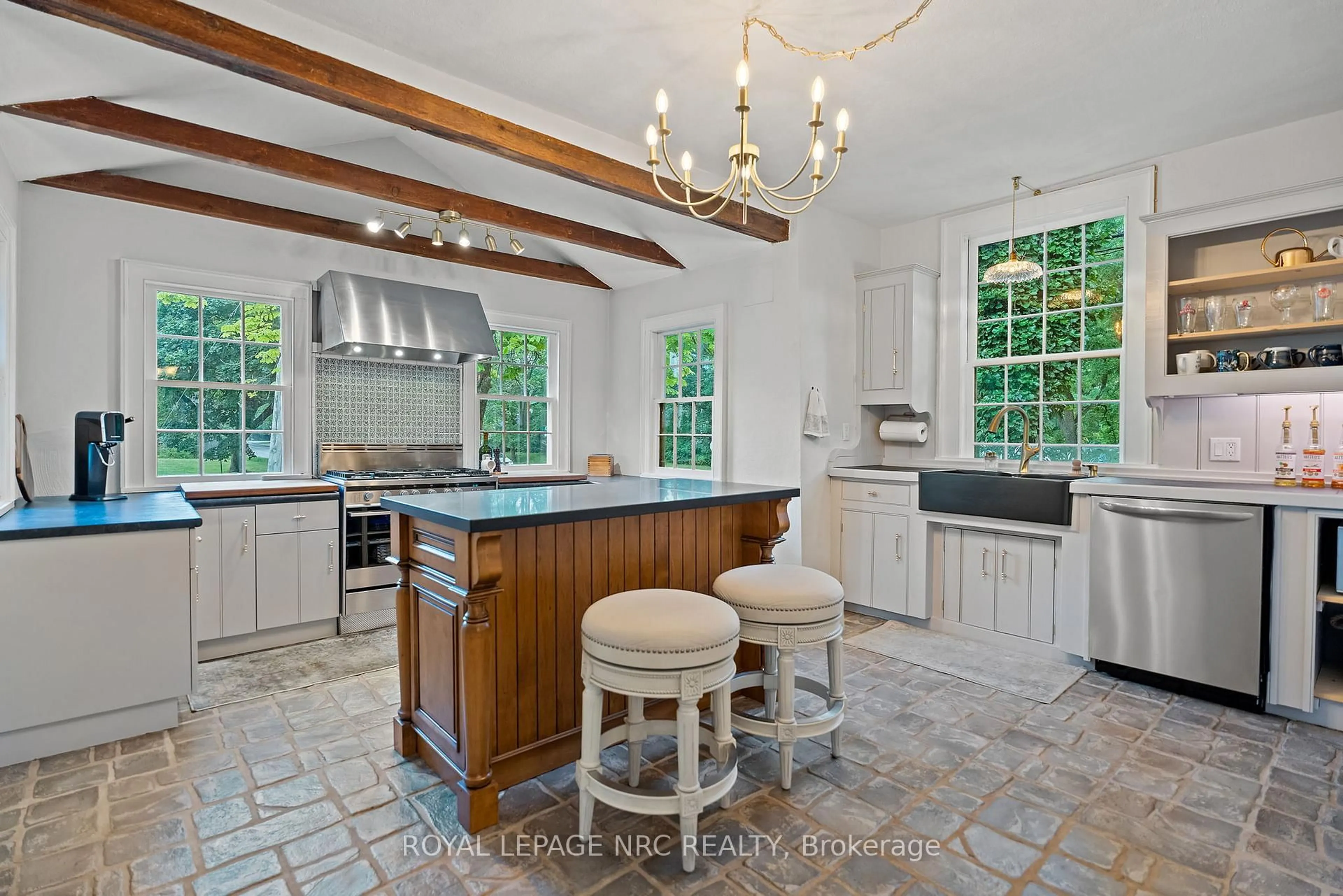 Open concept kitchen, ceramic/tile floor for 307 Mississagua St, Niagara-on-the-Lake Ontario L0S 1J0