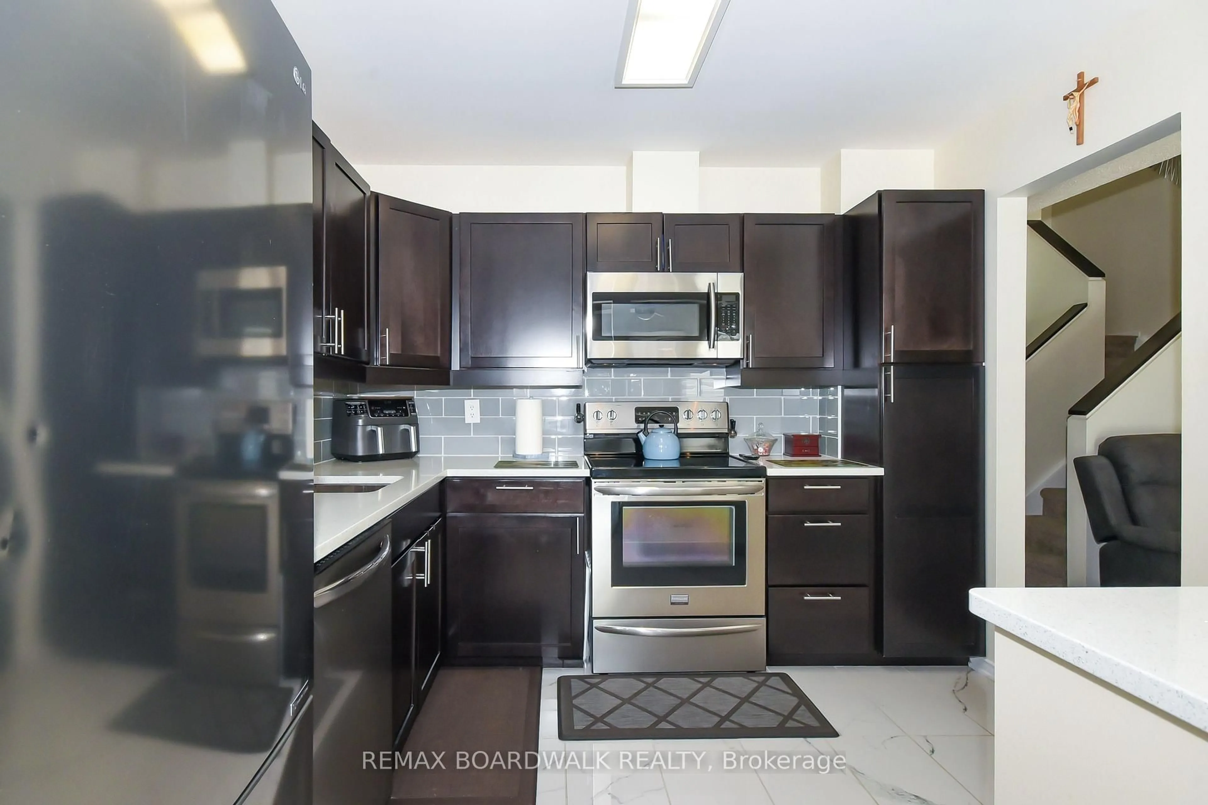 Standard kitchen, ceramic/tile floor for 406 Valade Cres #67, Orleans Ontario K4A 2W2