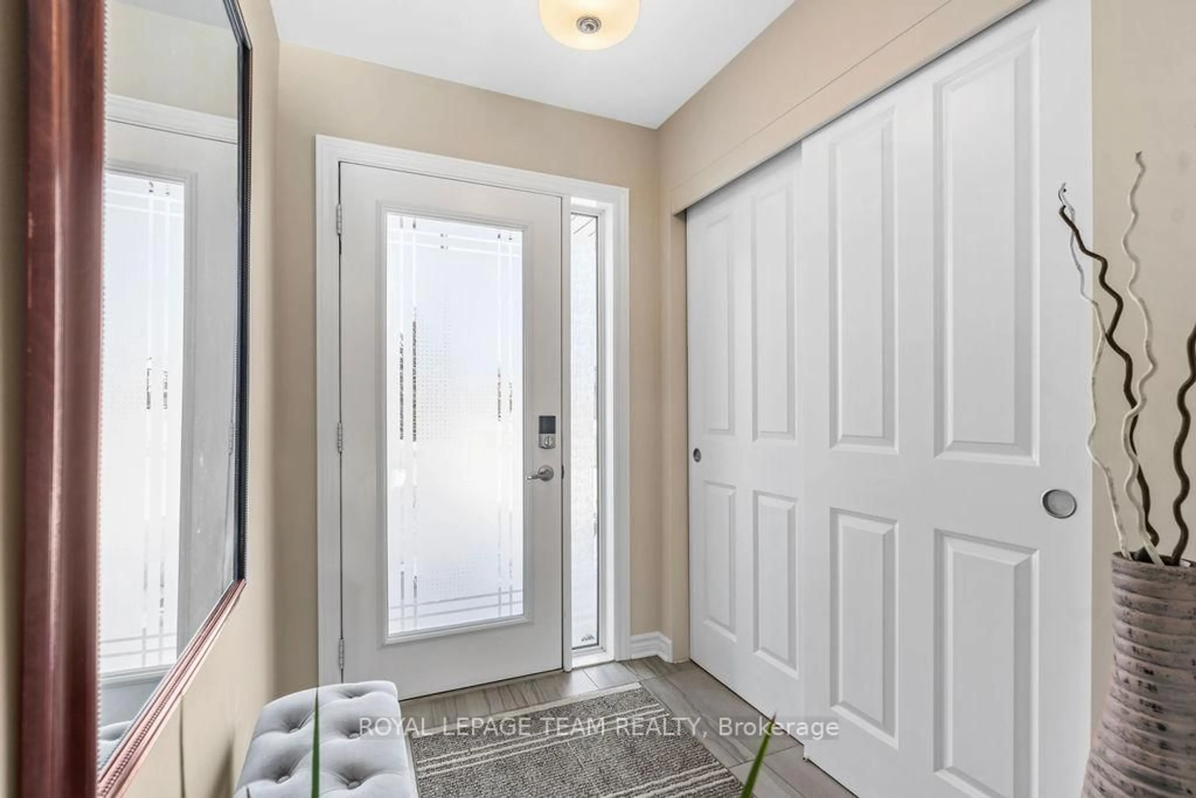 Indoor entryway for 94 NUTTING Cres, Ottawa Ontario K4M 0E2