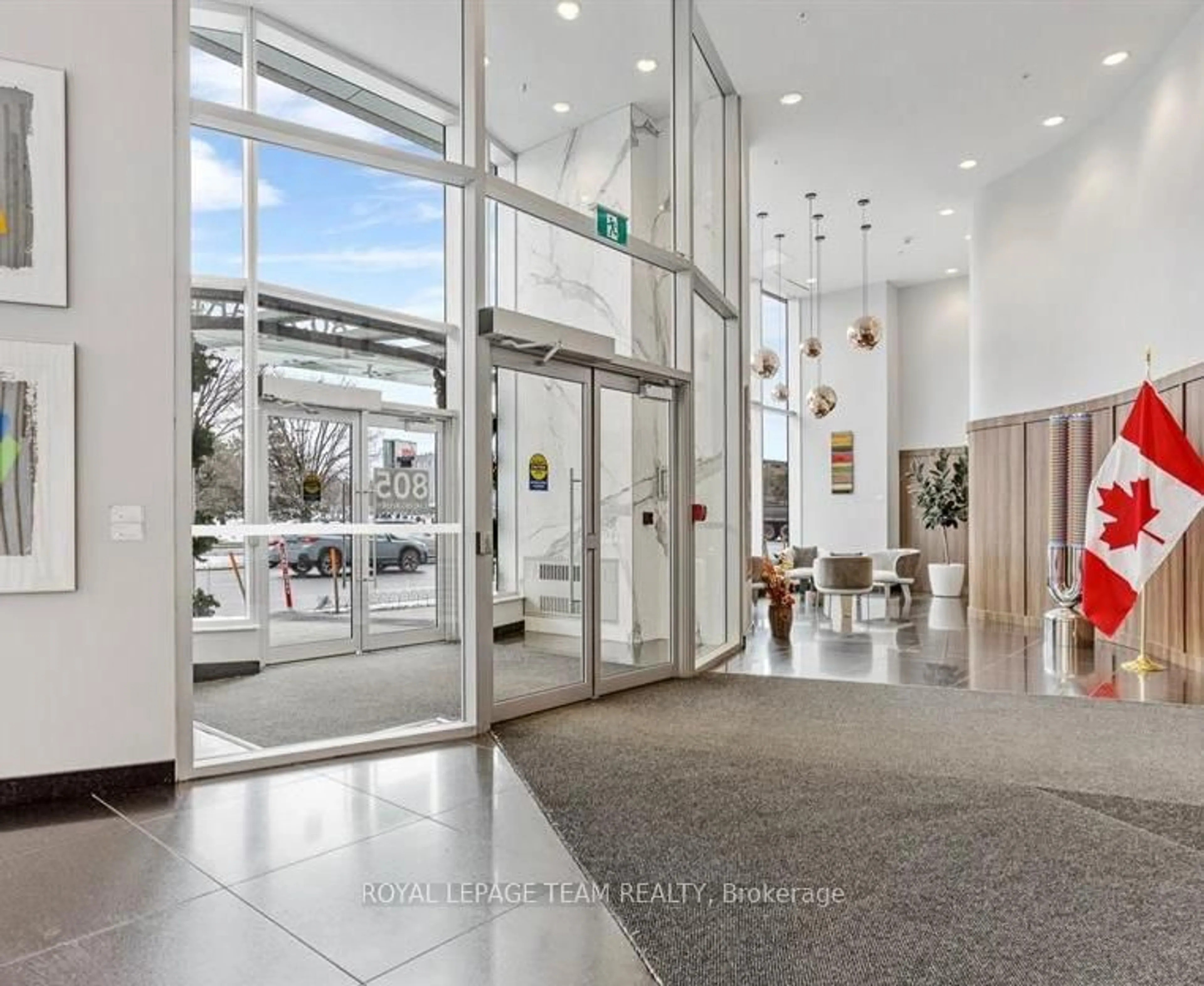 Indoor foyer for 805 Carling Ave #1502, Ottawa Ontario K1S 5W9