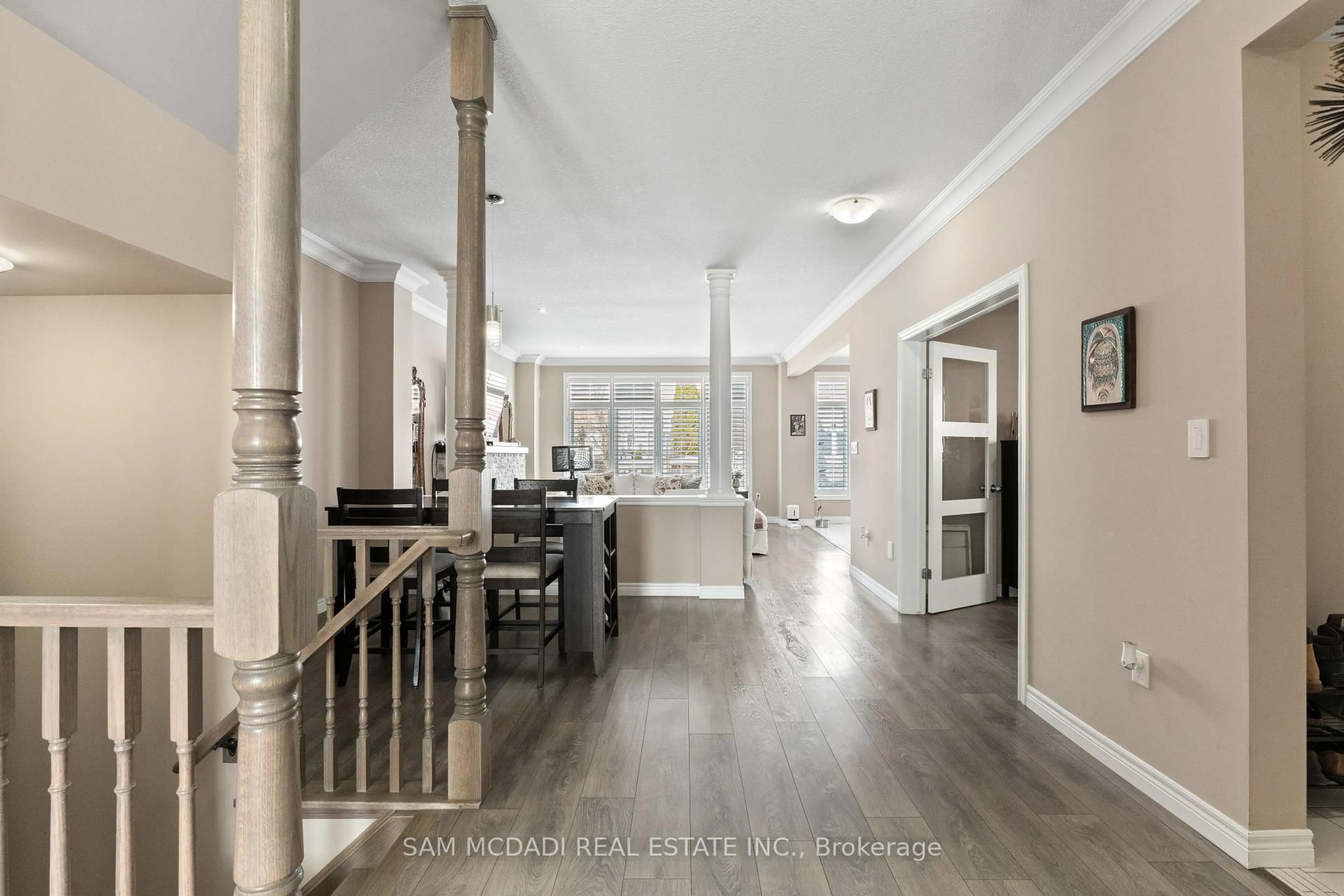 Indoor foyer for 235 Fair St, Hamilton Ontario L9K 0B9