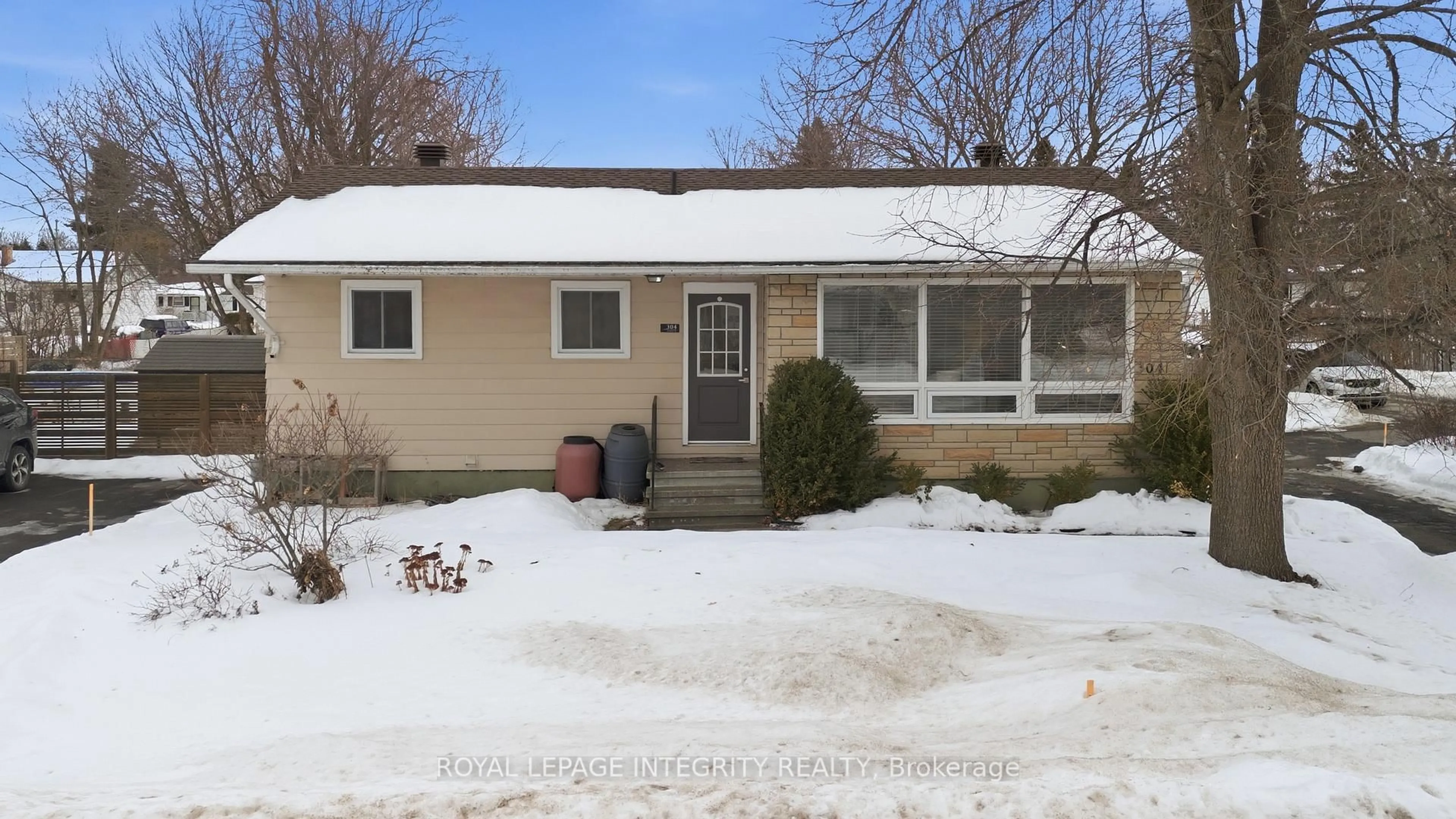 Home with vinyl exterior material, street for 304 Dodson St, North Grenville Ontario K0G 1J0