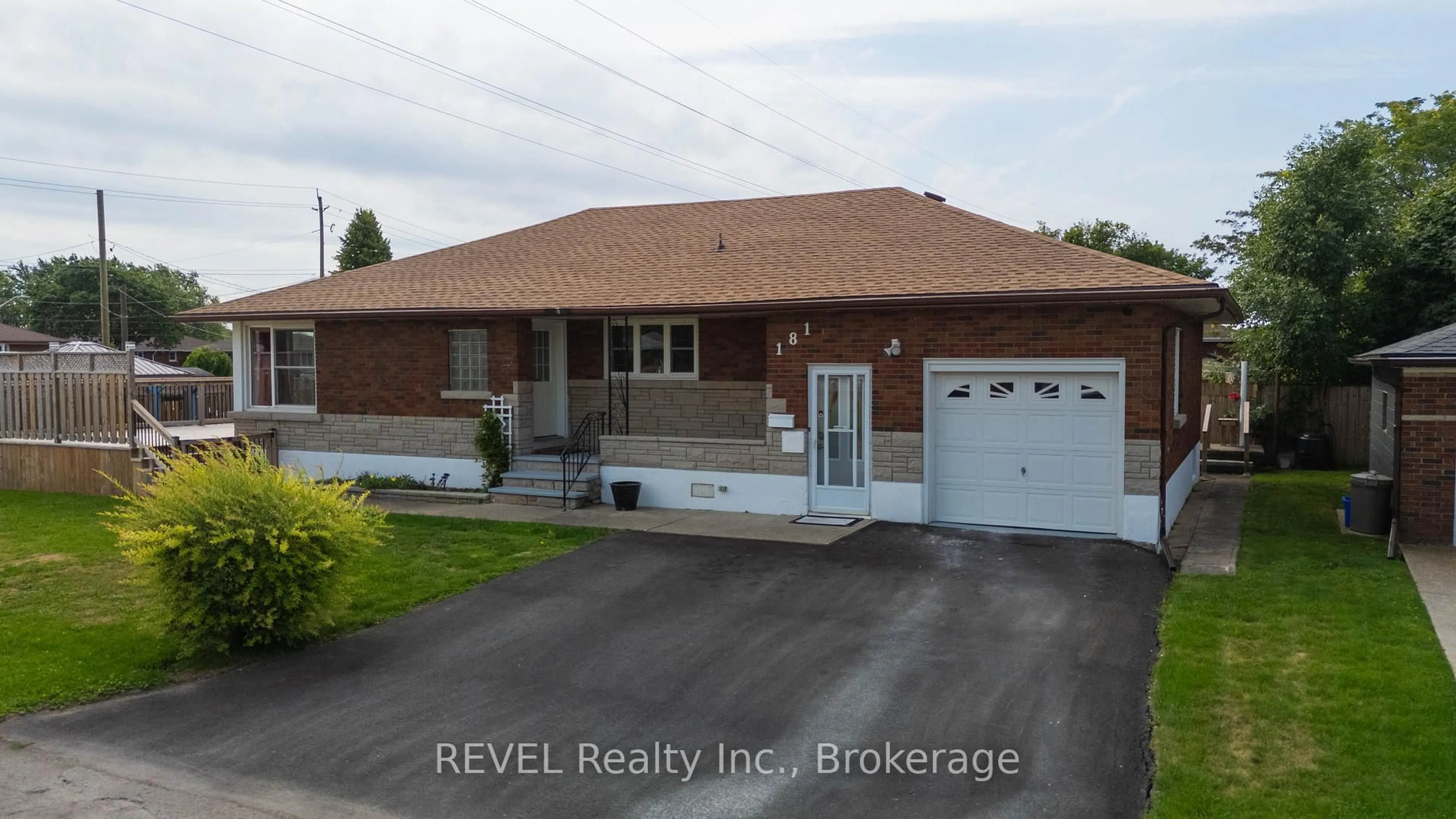Home with brick exterior material, street for 181 Cross St, Port Colborne Ontario L3K 1L7