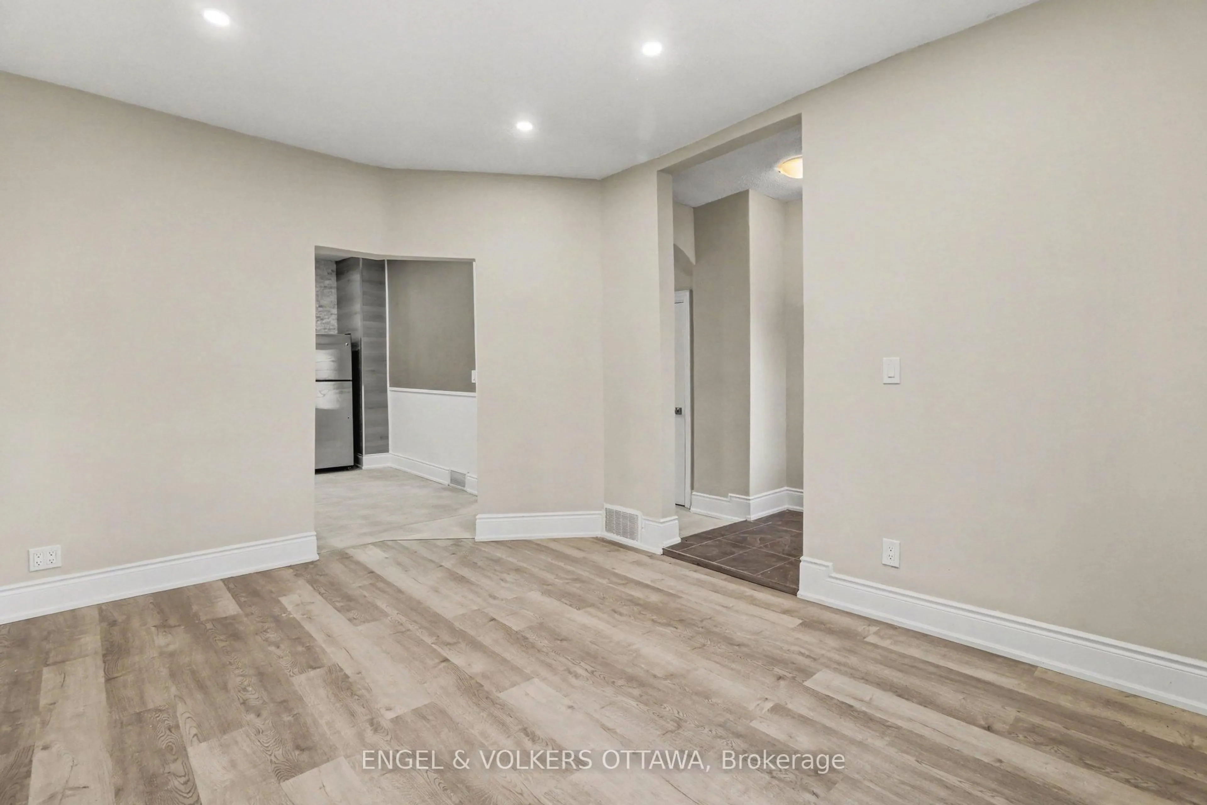 A pic of a room for 176 Arlington Ave, Ottawa Ontario K1R 5S7