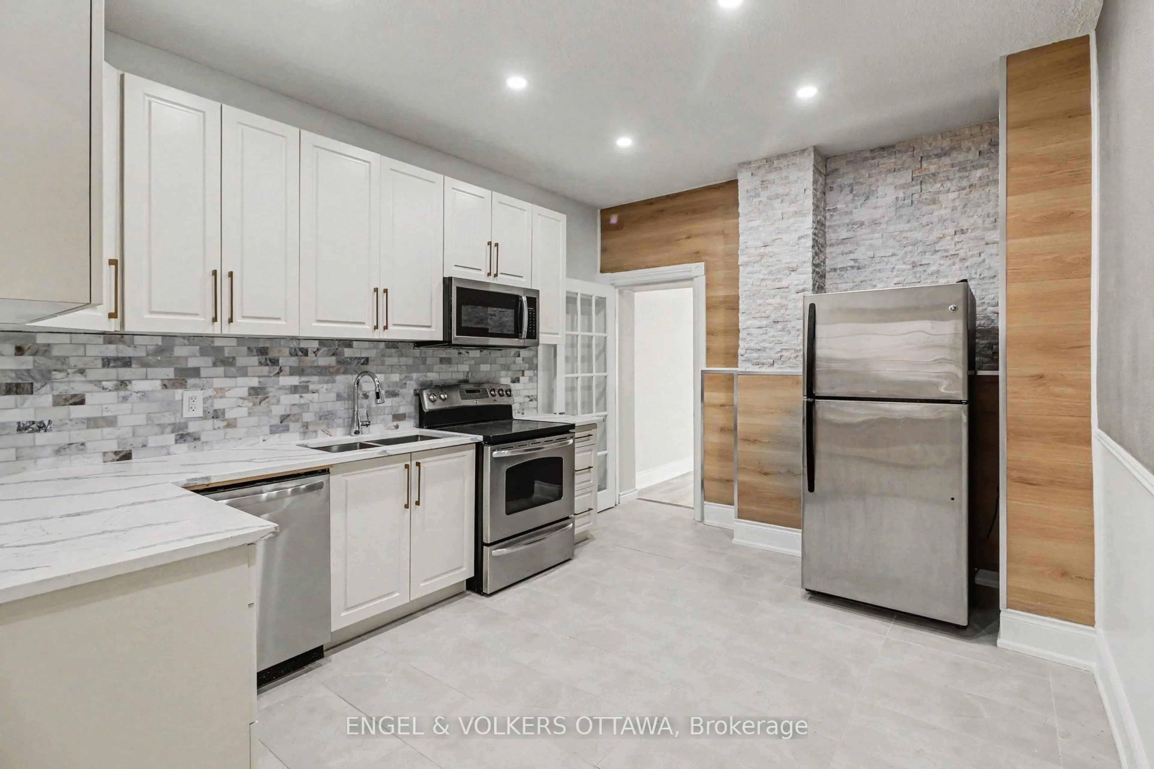 Open concept kitchen, ceramic/tile floor for 176 Arlington Ave, Ottawa Ontario K1R 5S7