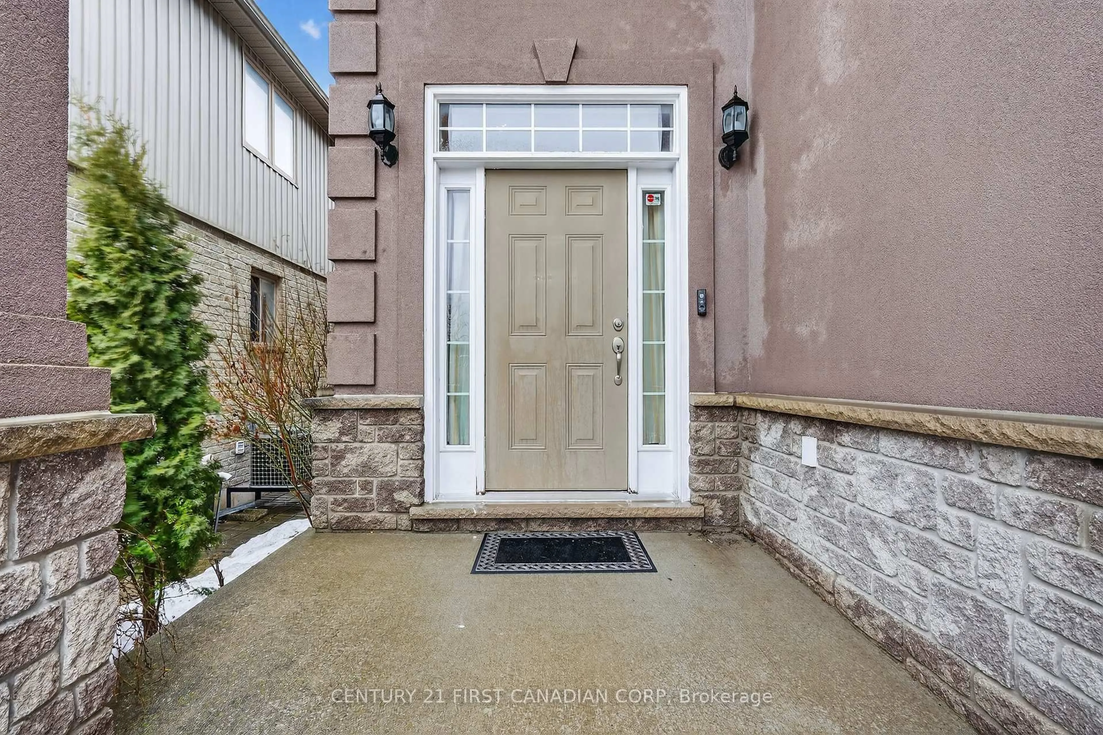 Indoor entryway for 1310 Oakcrossing Rd, London North Ontario N6H 0C1