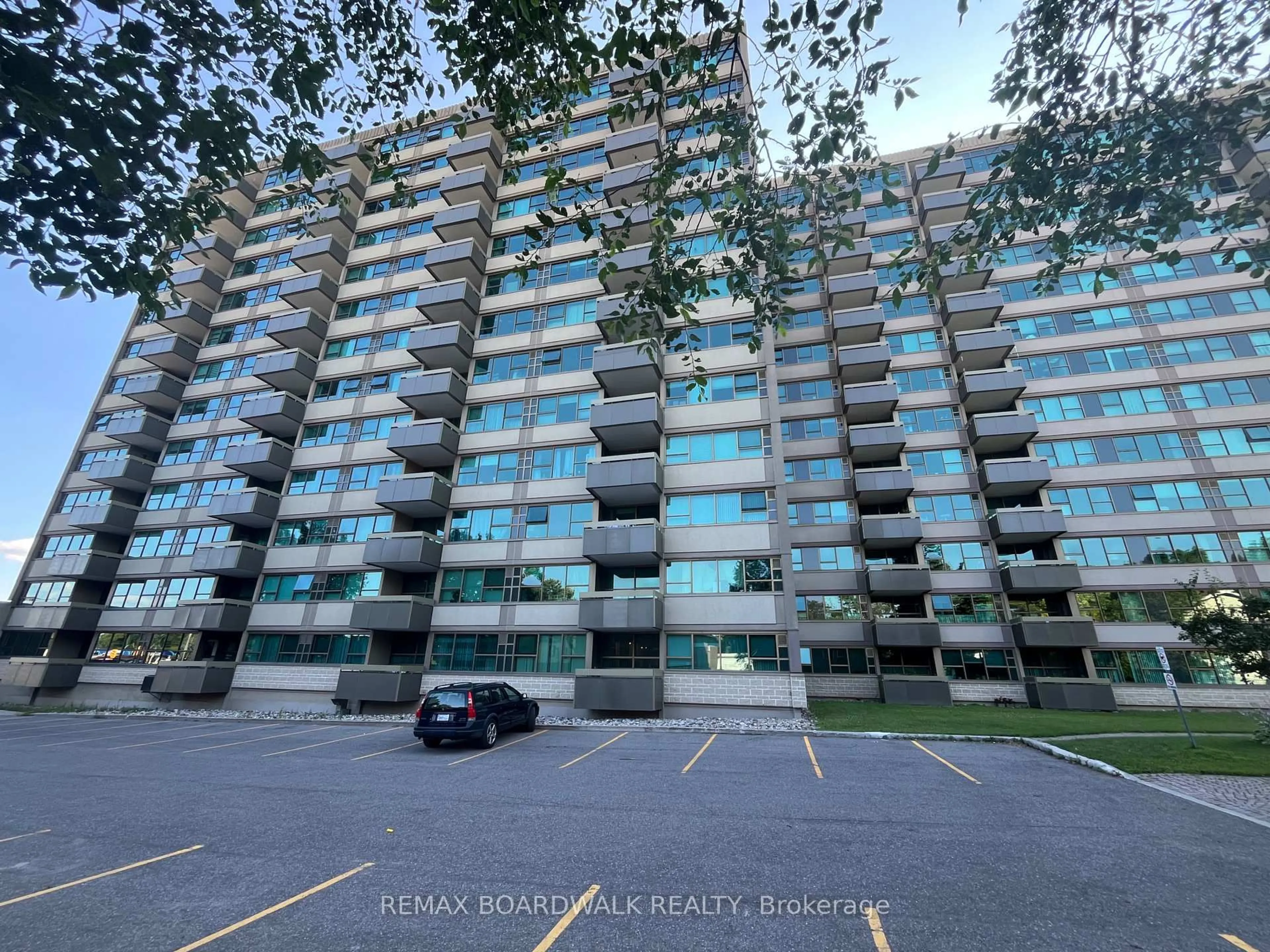 A pic from outside/outdoor area/front of a property/back of a property/a pic from drone, unknown for 555 BRITTANY Dr #407, Ottawa Ontario K1K 4C5