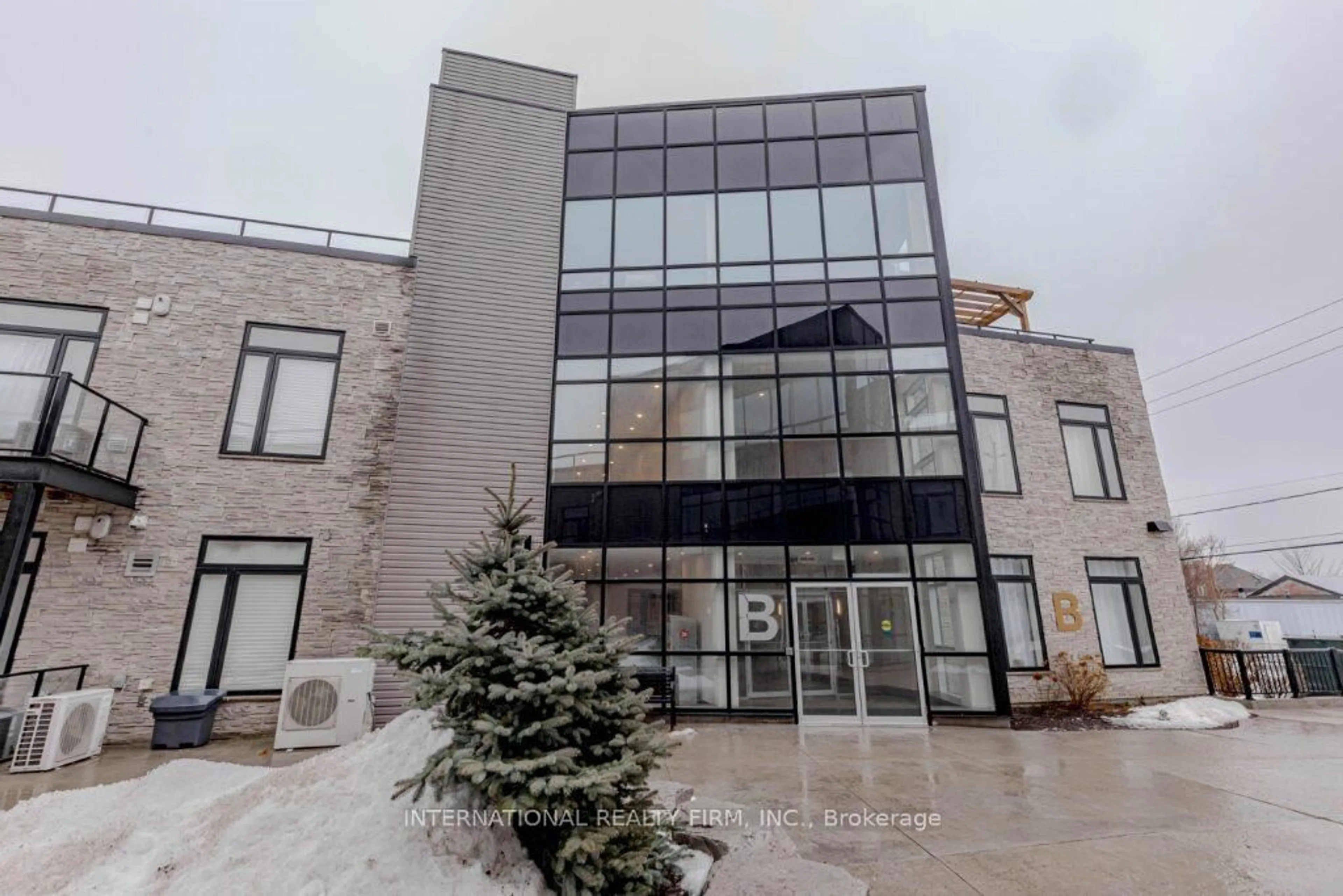 Indoor foyer for 85 Morrell St #227B, Brantford Ontario N3T 4J6