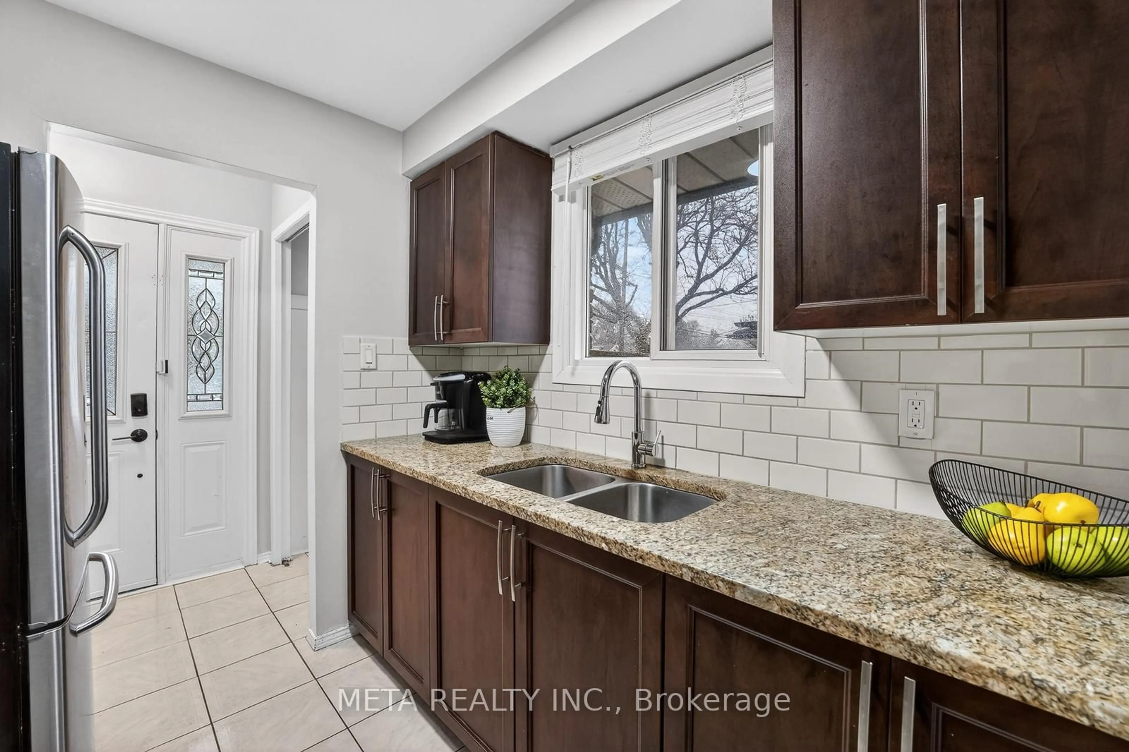 Open concept kitchen, ceramic/tile floor for 723 West 5th St, Hamilton Ontario L9C 3R3