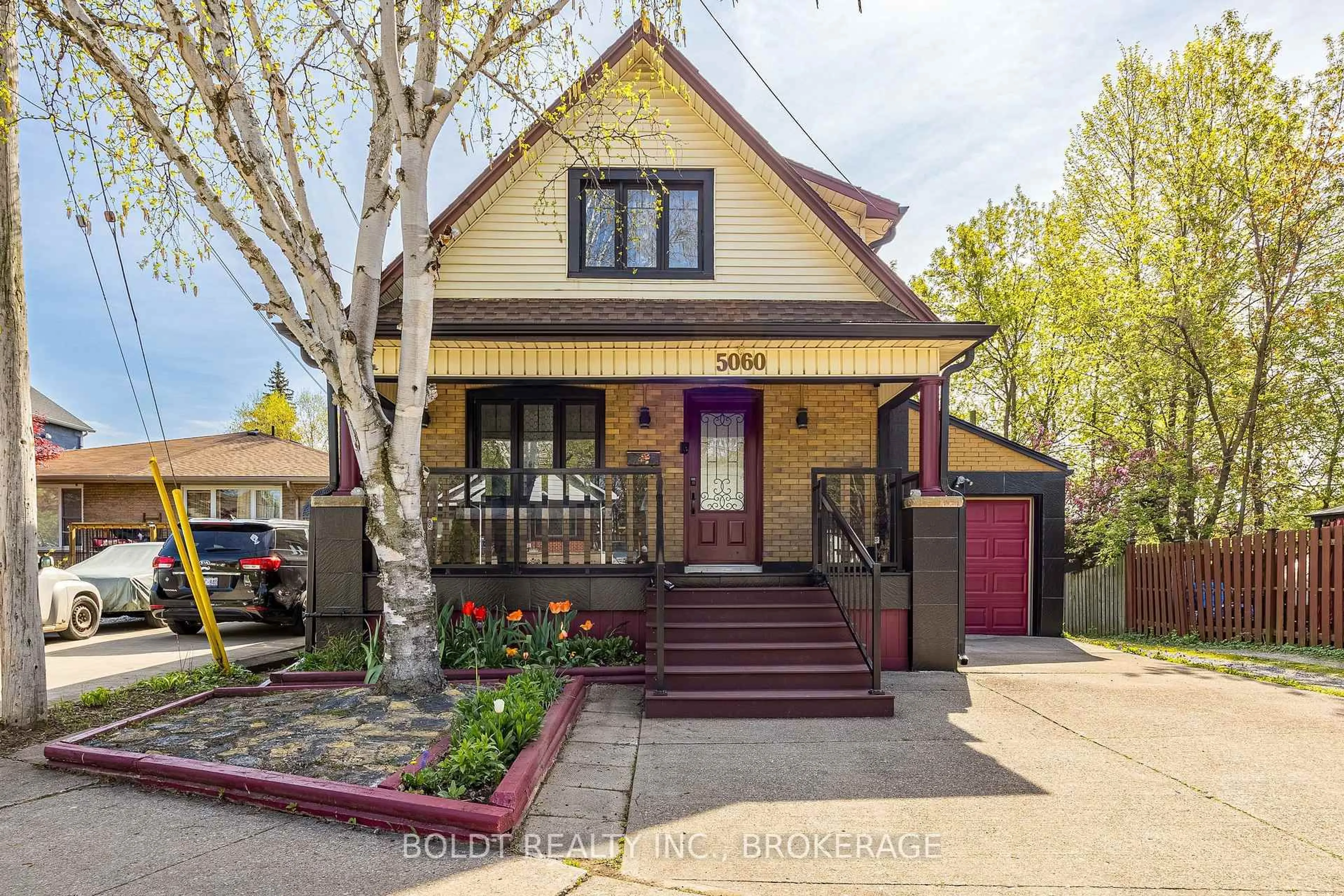 Home with brick exterior material, street for 5060 Ontario Ave, Niagara Falls Ontario L2E 3R9