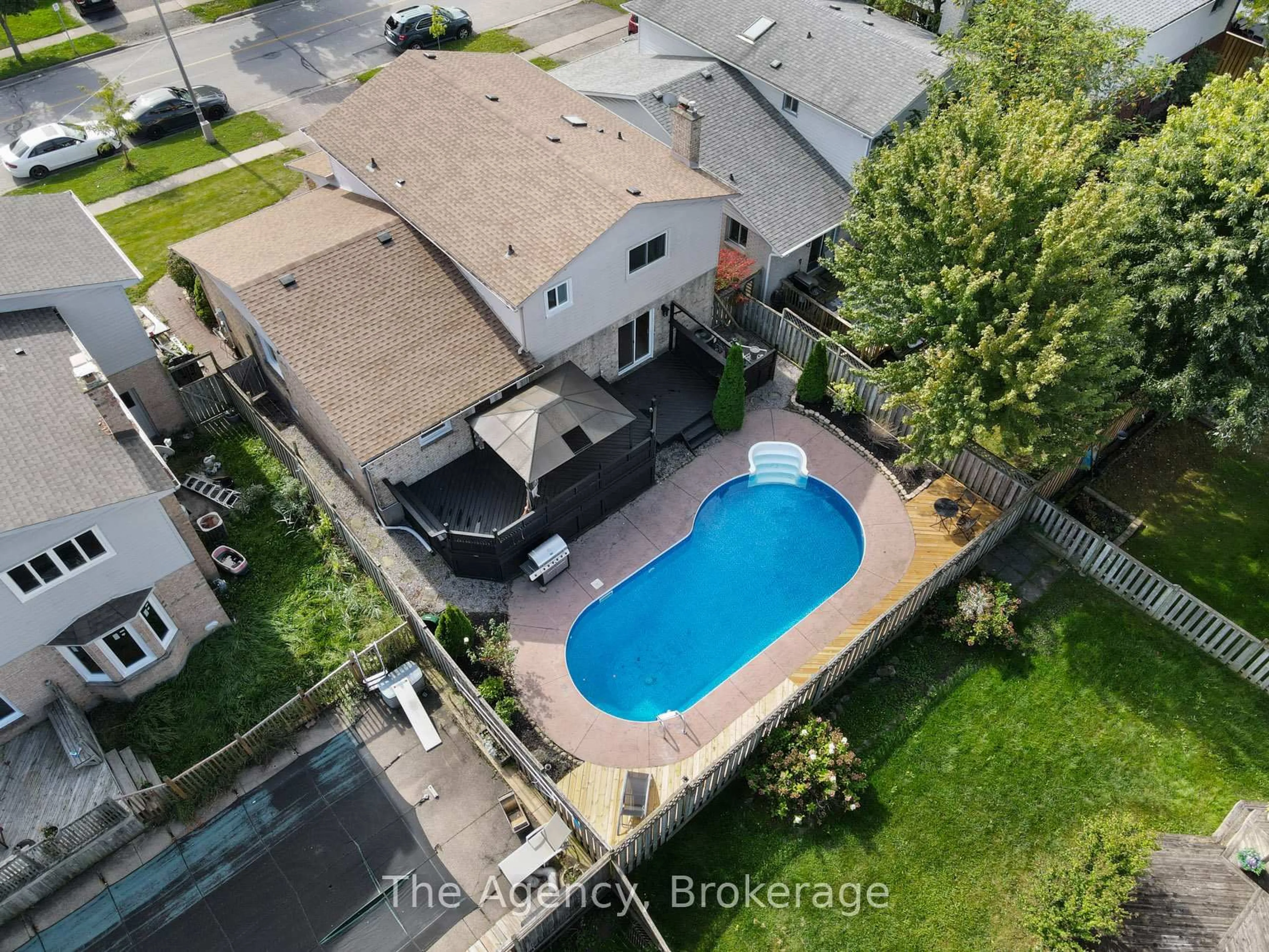 A pic from outside/outdoor area/front of a property/back of a property/a pic from drone, city buildings view from balcony for 24 Keefer Rd, Thorold Ontario L2V 4Y4