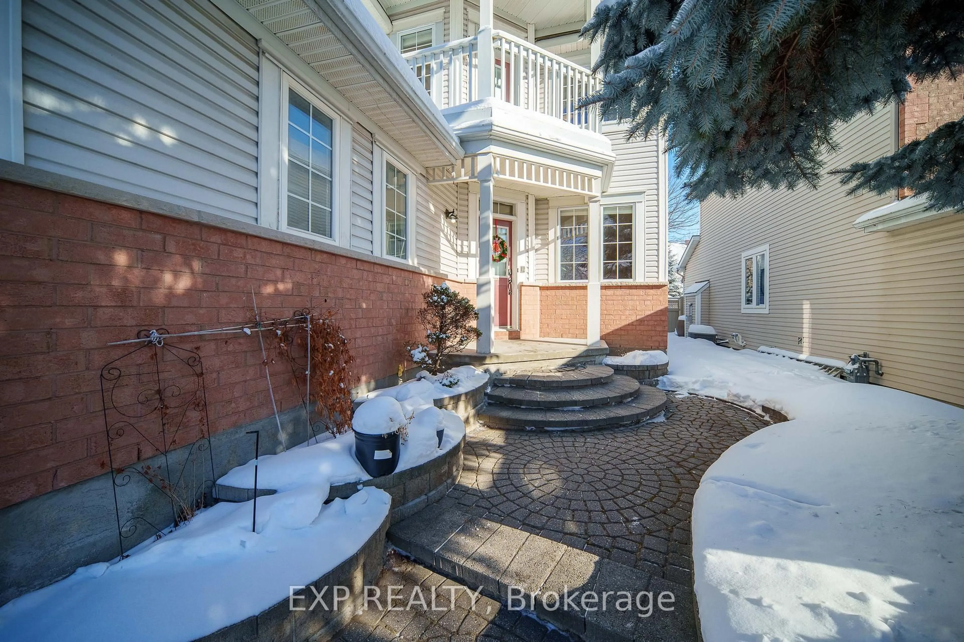 Patio, street for 166 Hemlo Cres, Ottawa Ontario K2T 1E4