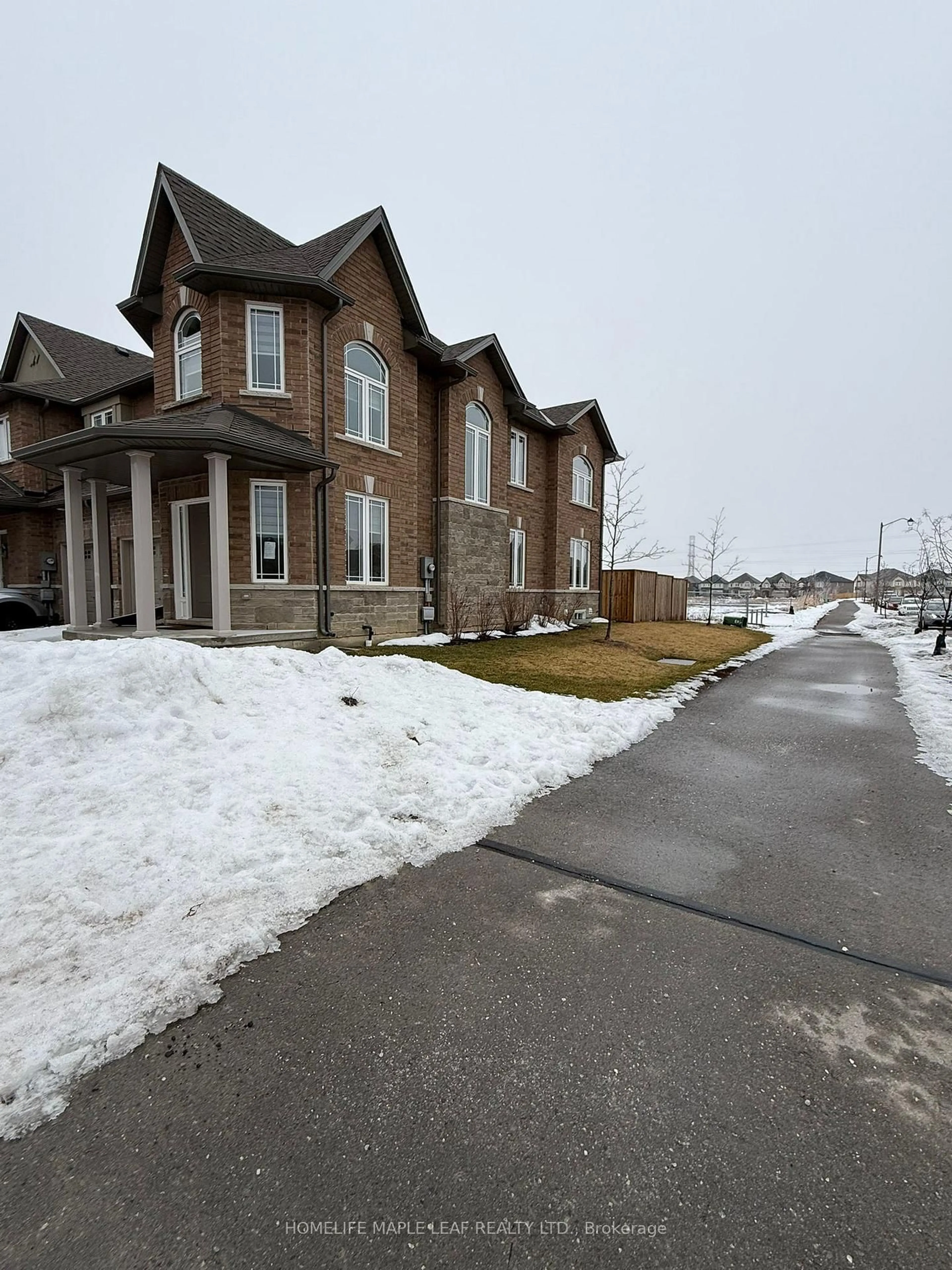 A pic from outside/outdoor area/front of a property/back of a property/a pic from drone, street for 2 Laguna Village Cres, Hamilton Ontario L0R 1P0