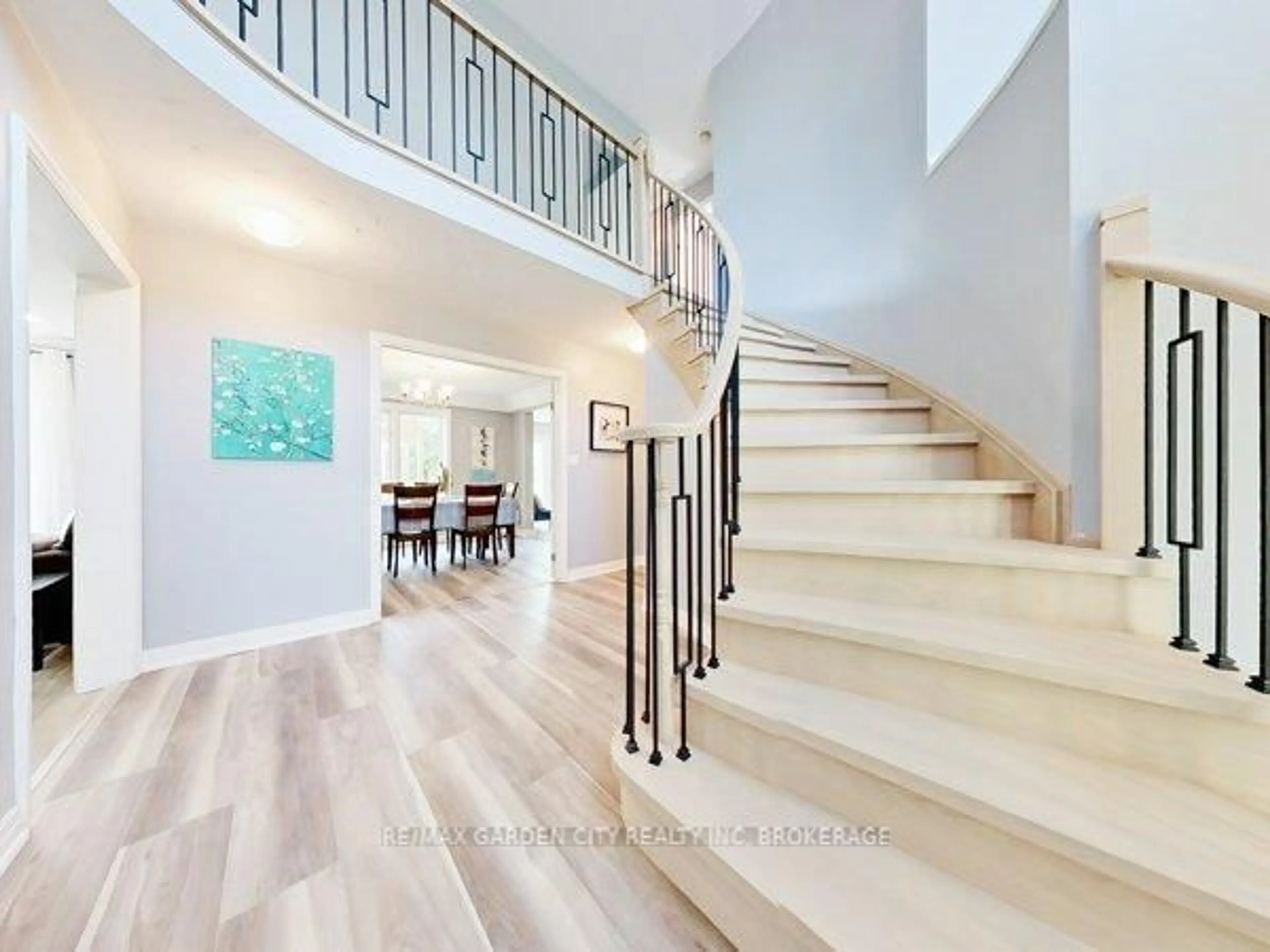 Stairs for 20 Chessington St, St. Catharines Ontario L2S 3R4