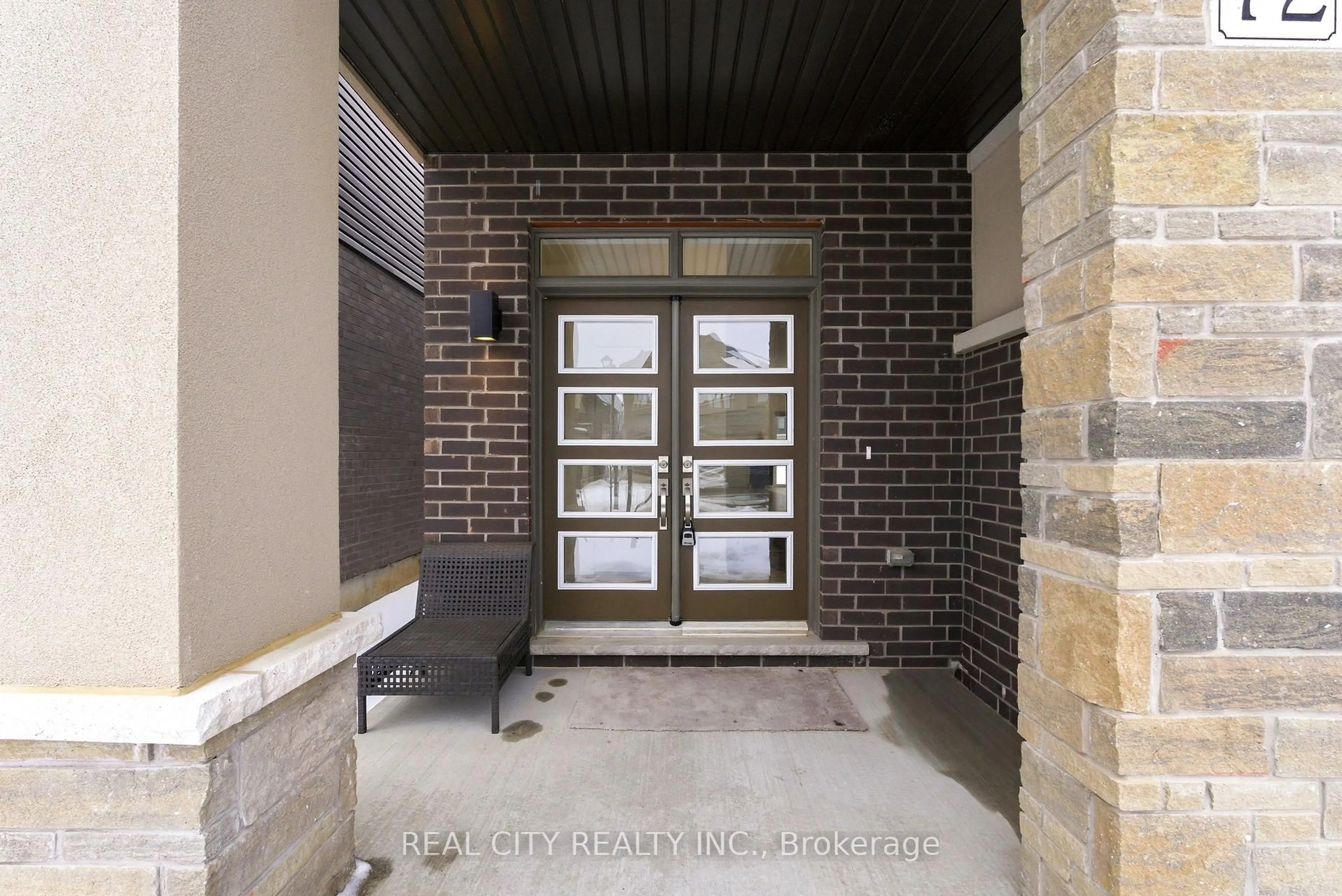 Indoor entryway for 72 George Brier Dr, Brant Ontario N3L 0L3