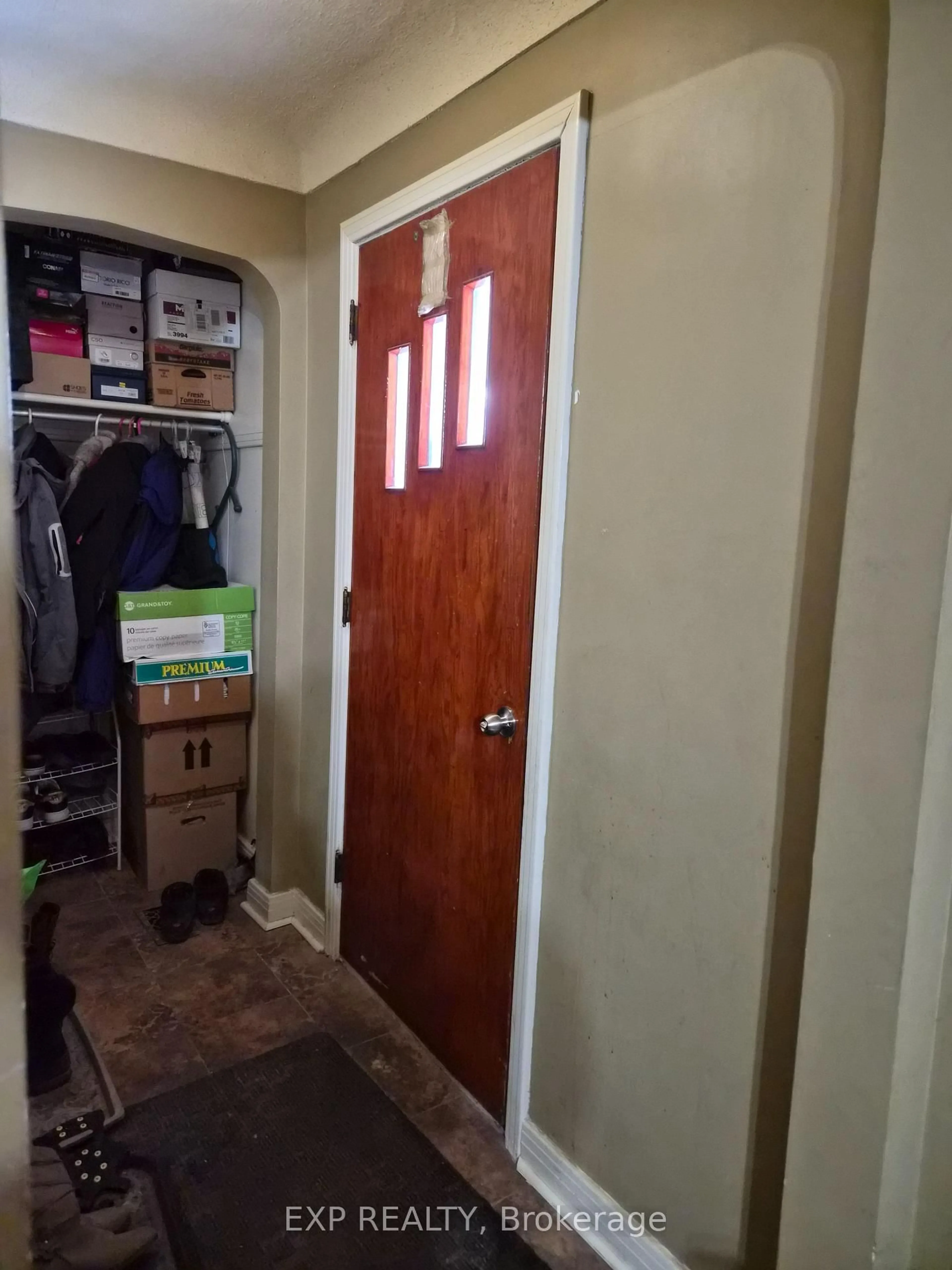 Indoor entryway for 260 Joffre-Belanger Way, Ottawa Ontario K1L 5K8