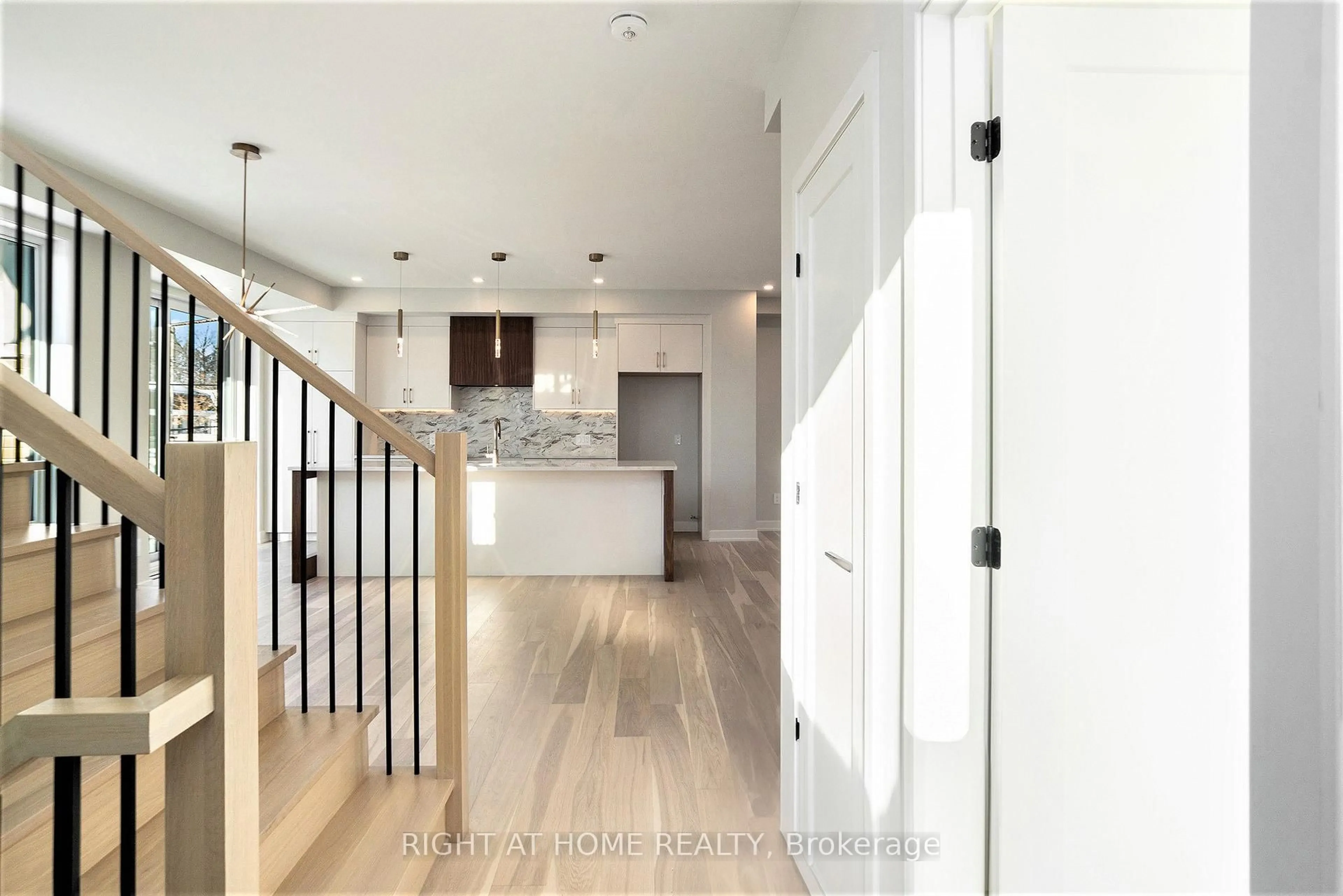 Unknown for 583 Codd's Rd, Ottawa Ontario K1K 2G6