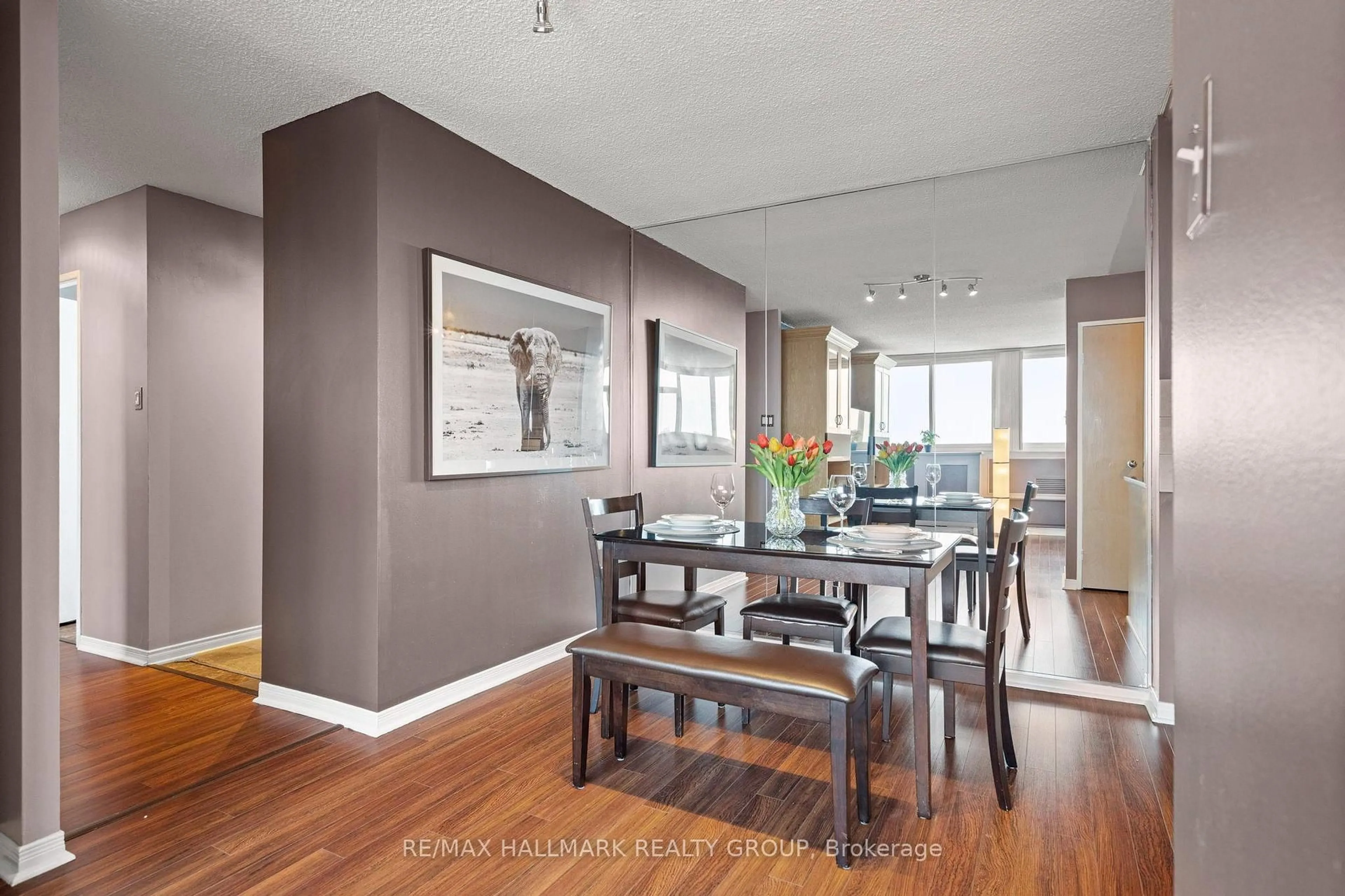 Dining room, wood/laminate floor for 500 Laurier Ave #2301, Ottawa Ontario K1R 5E1