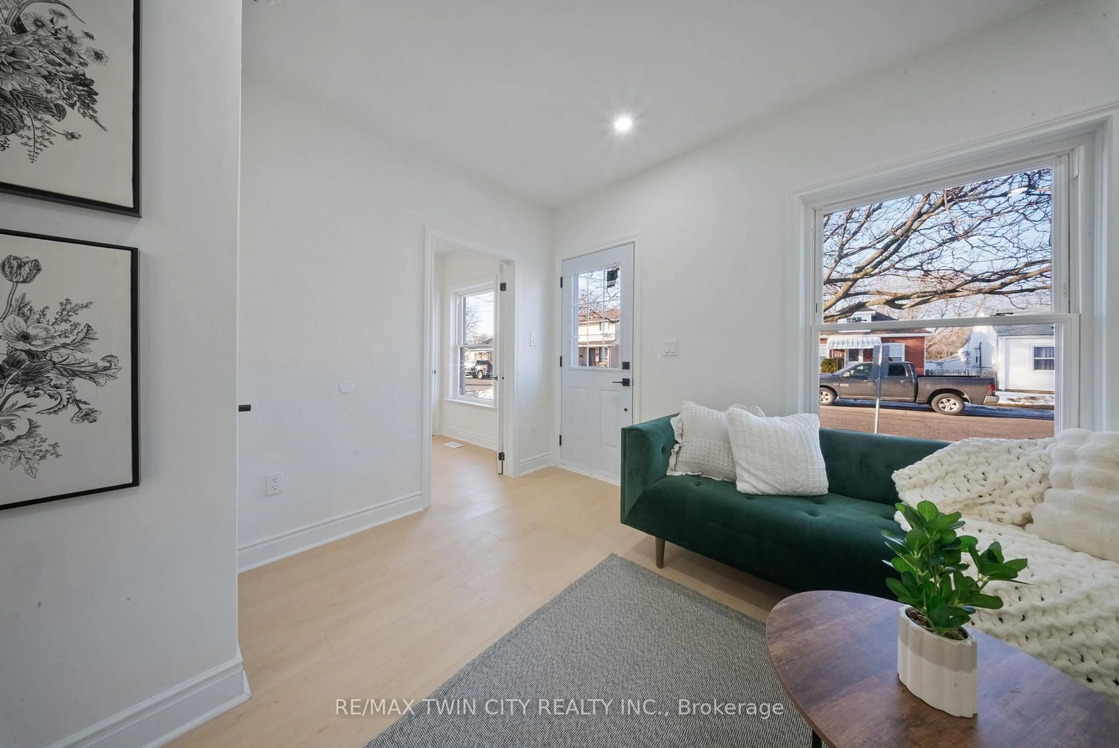 Unknown for 327 Sheridan St, Brantford Ontario N3S 4R8