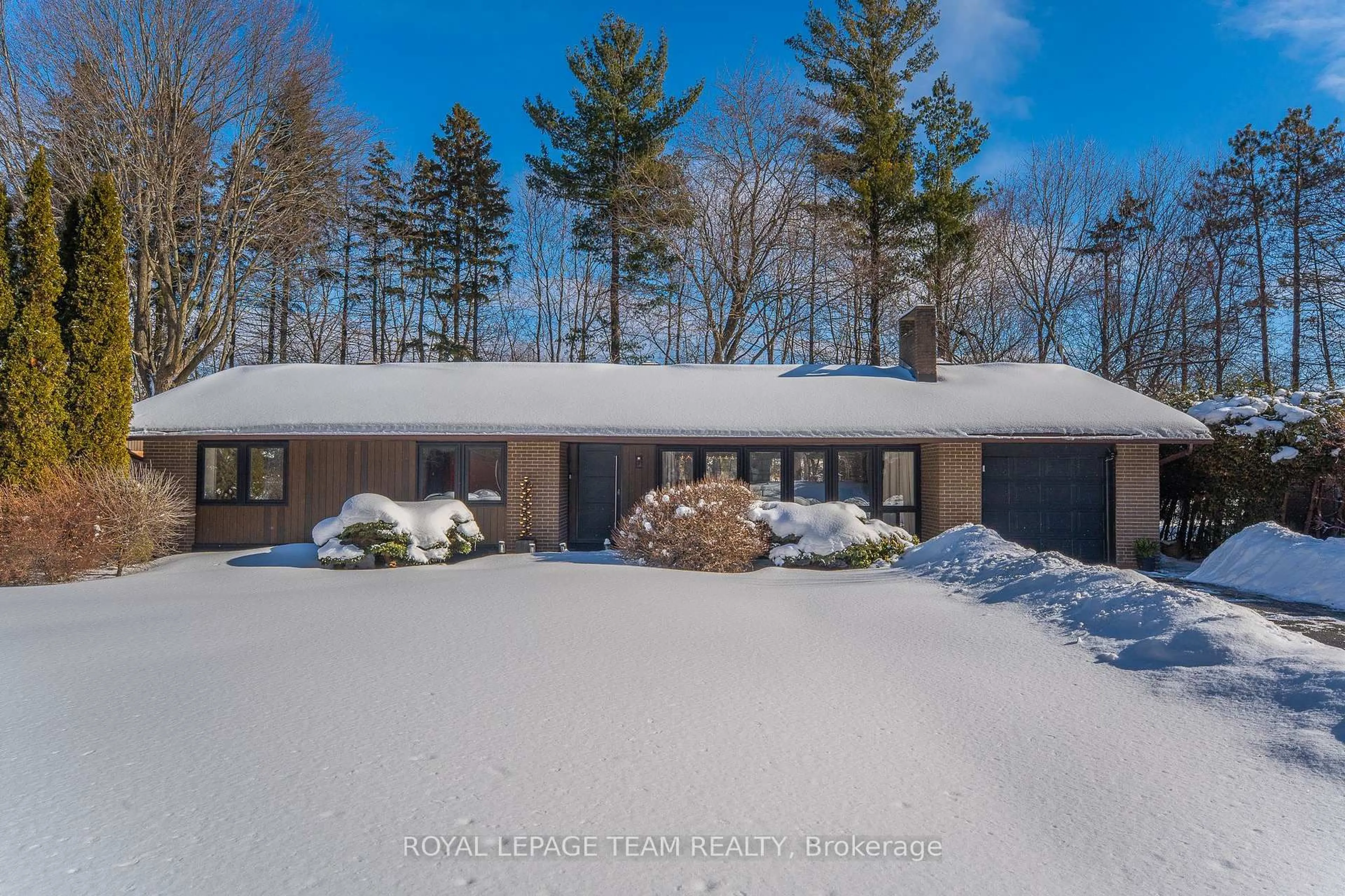 A pic from outside/outdoor area/front of a property/back of a property/a pic from drone, unknown for 15 Leacock Dr, Ottawa Ontario K2K 1R6