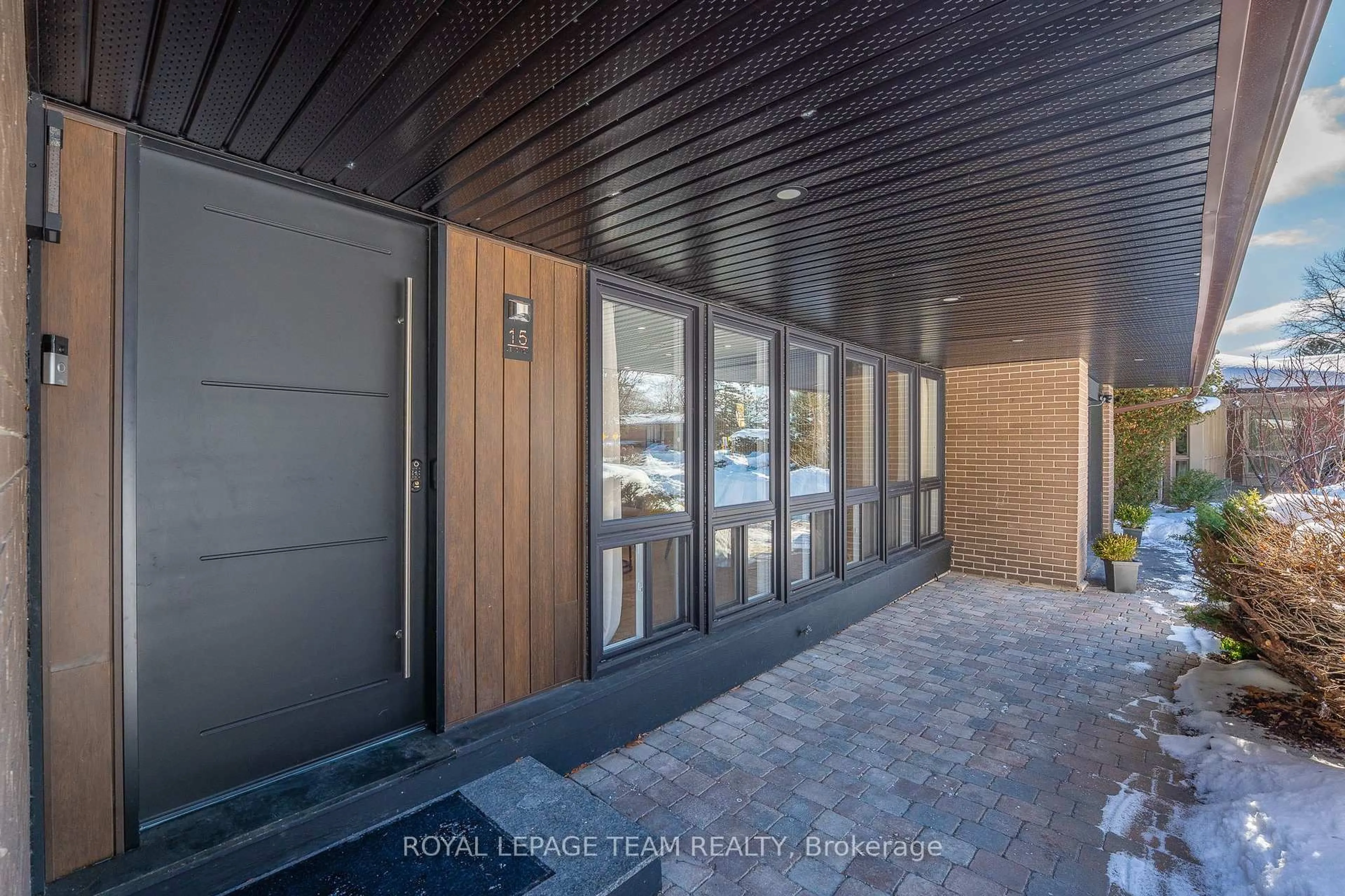 Indoor foyer for 15 Leacock Dr, Ottawa Ontario K2K 1R6