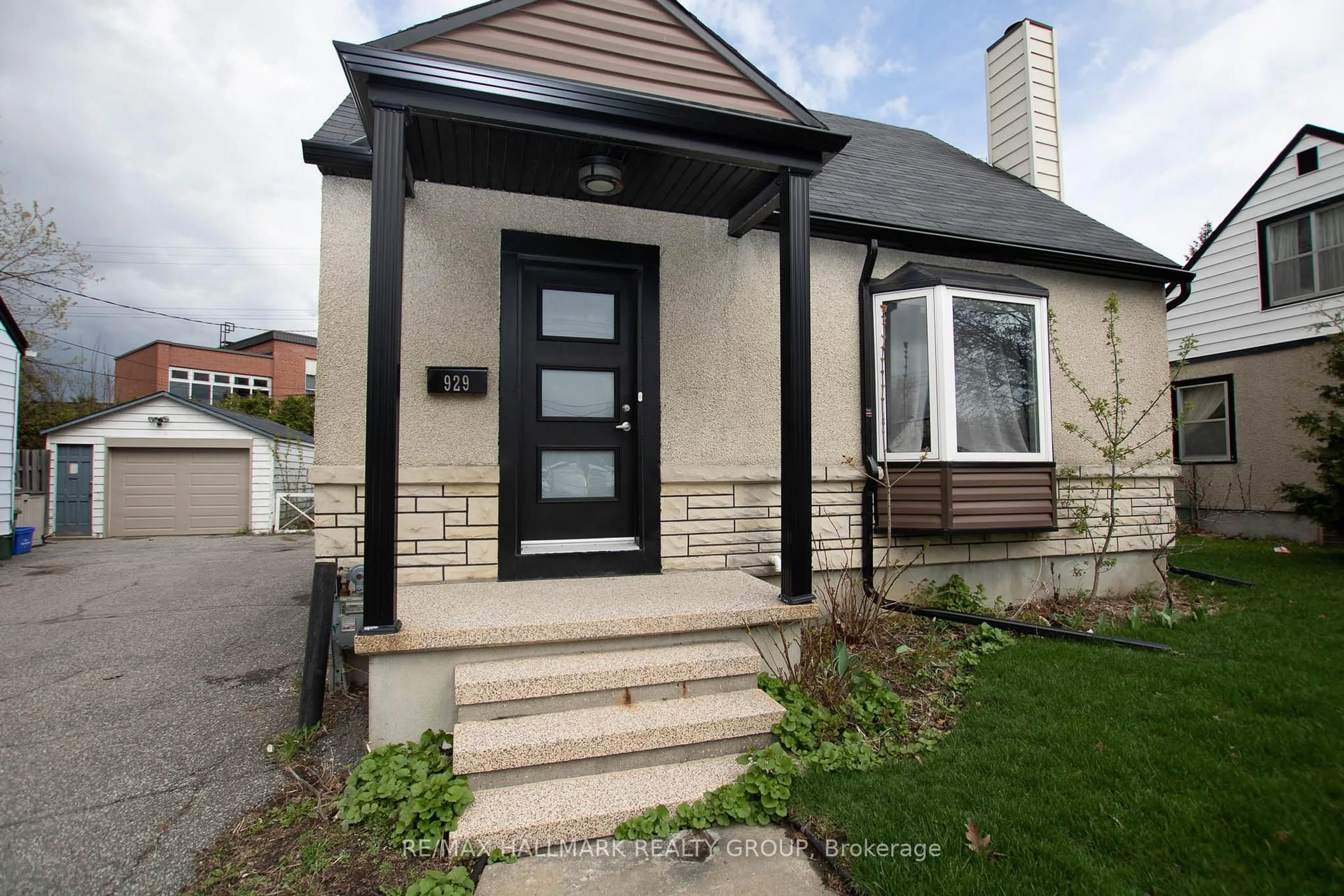 Home with brick exterior material, street for 929 Merivale Rd, Ottawa Ontario K1Z 5Z7