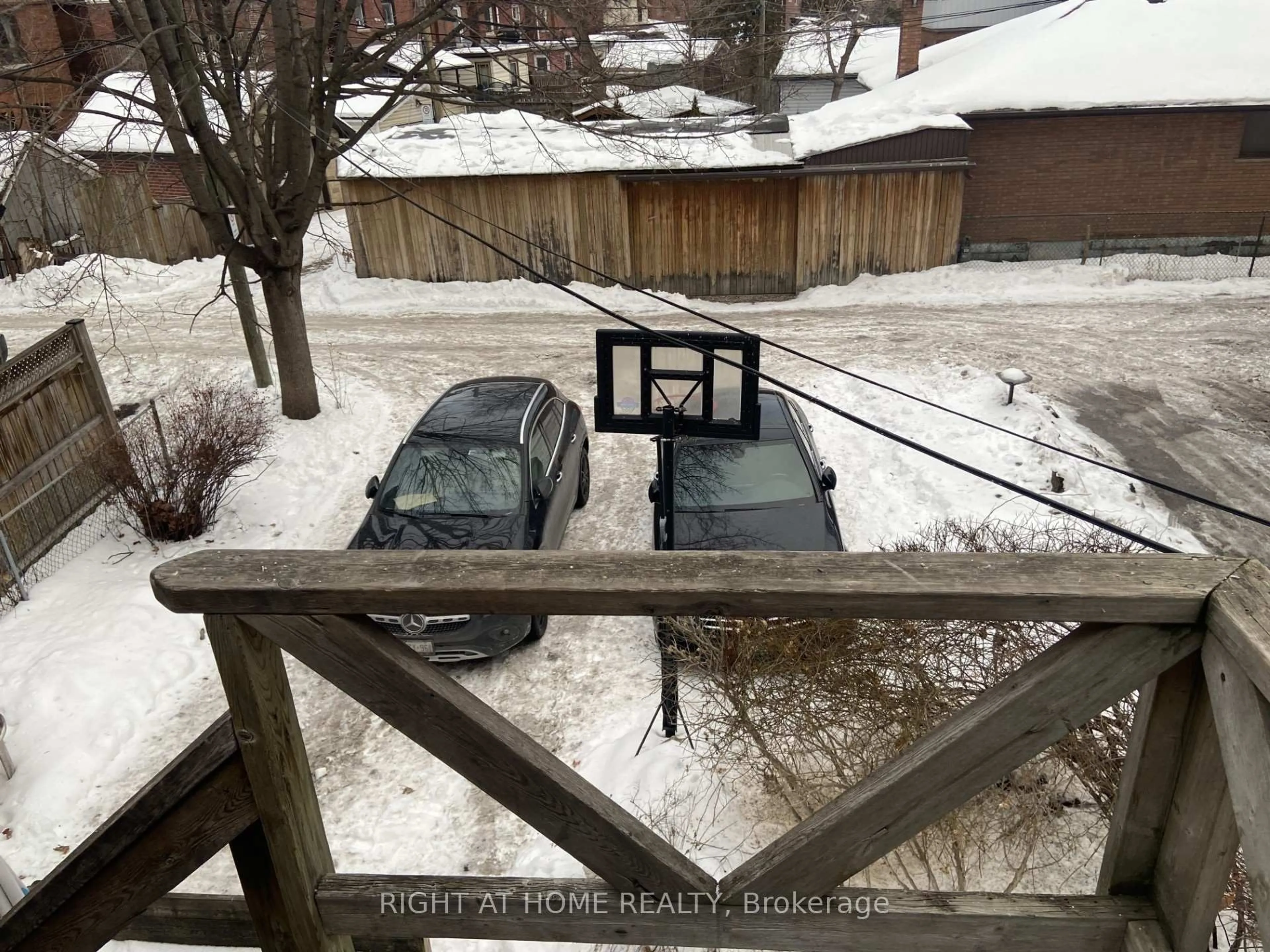 A pic from outside/outdoor area/front of a property/back of a property/a pic from drone, street for 995 Main St, Hamilton Ontario L8M 1N3