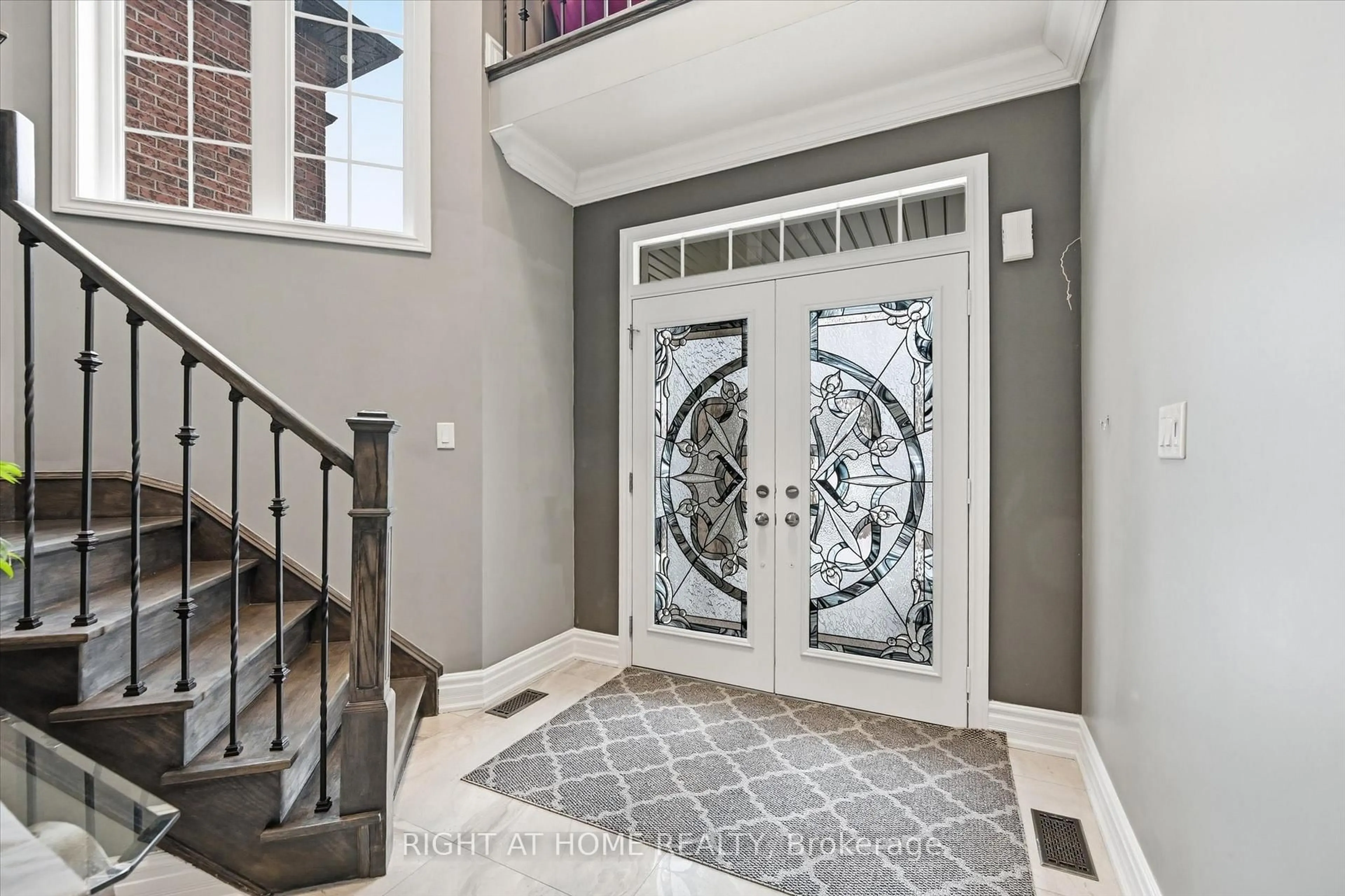 Indoor entryway for 456 Valridge Dr, Hamilton Ontario L9G 0B2