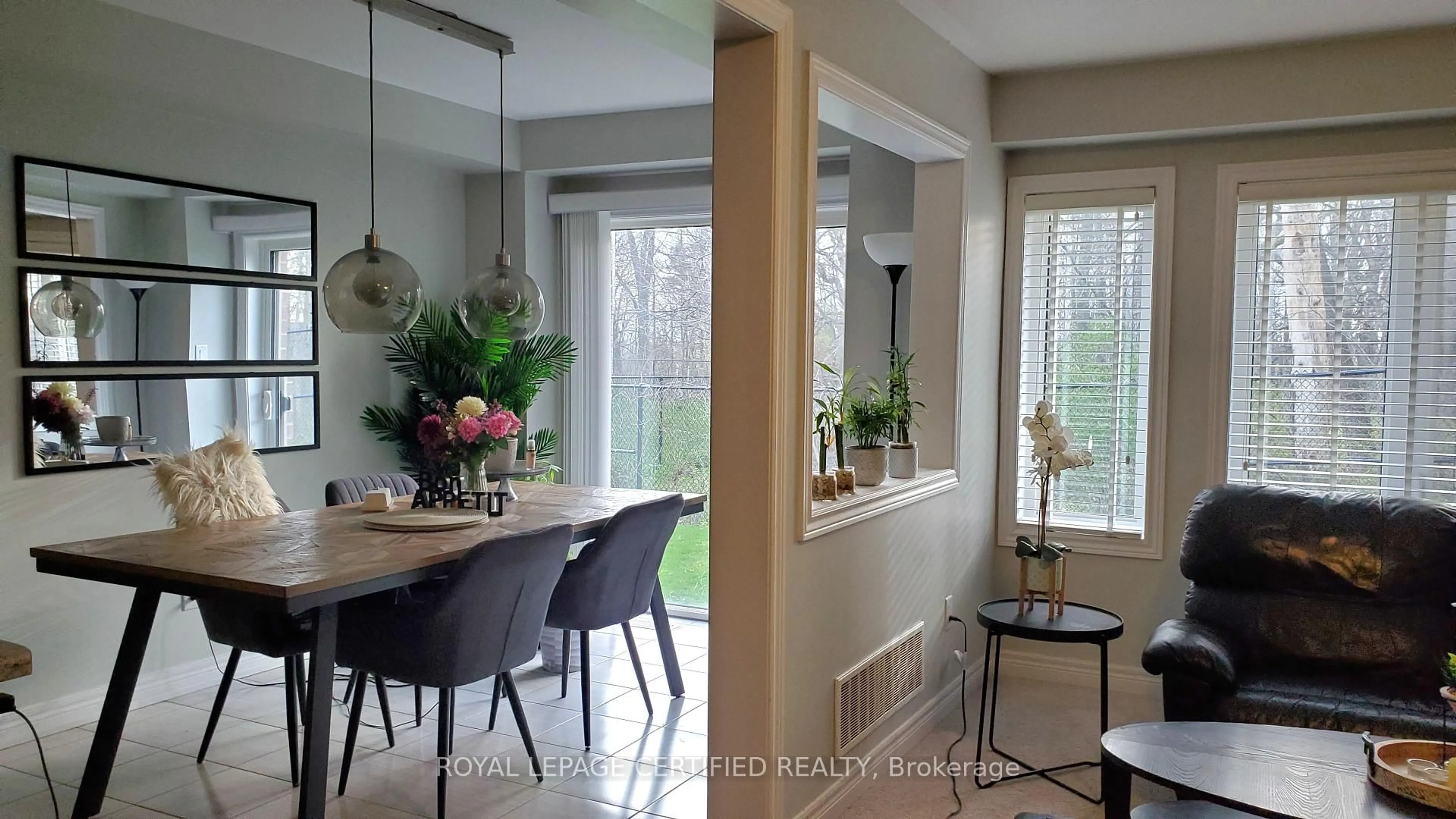 Dining room, unknown for 570 Linden Dr ##27, Cambridge Ontario N3H 0C9