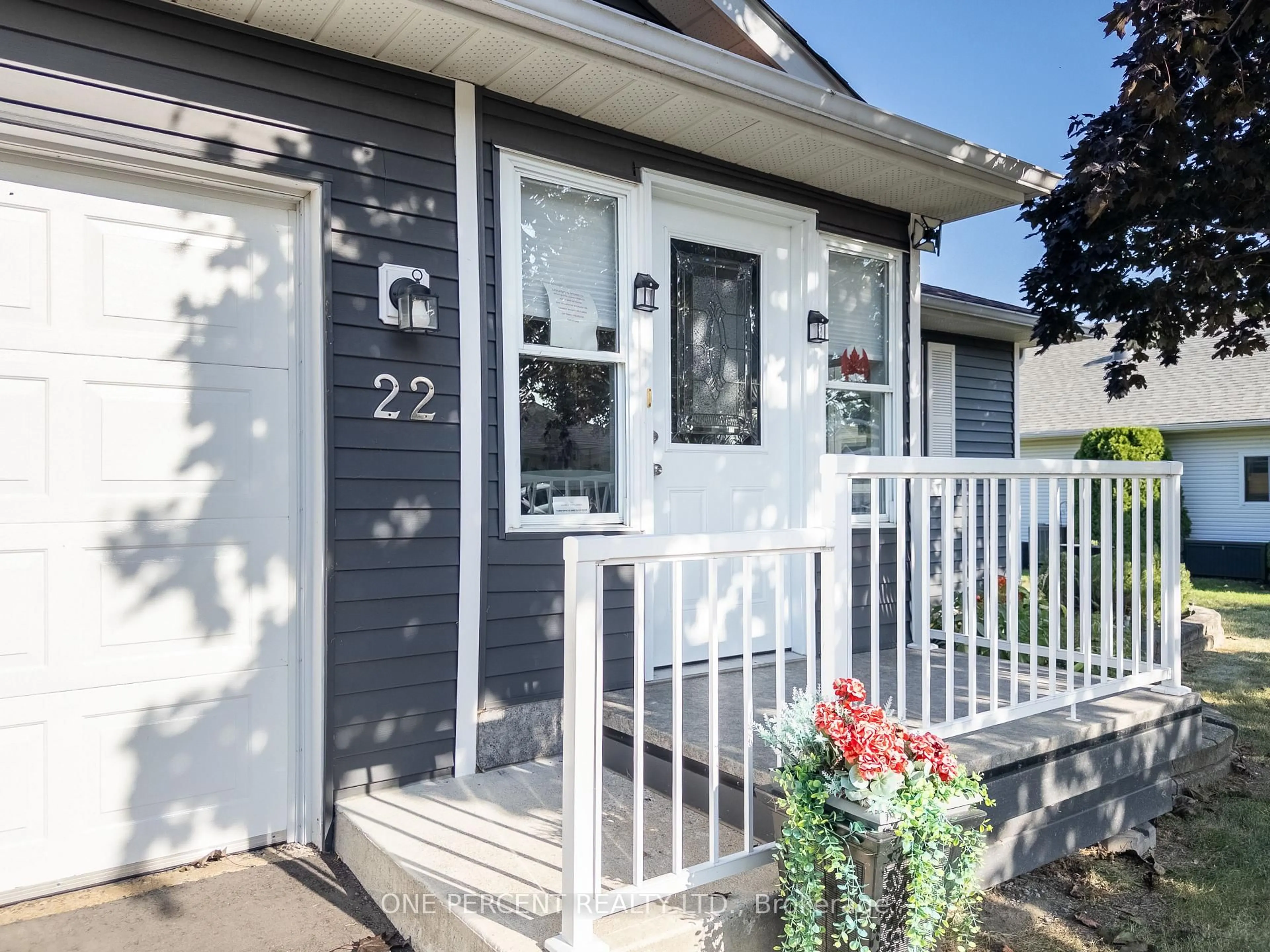 Home with vinyl exterior material, street for 22 HERITAGE Dr, Prince Edward County Ontario K0K 3L0