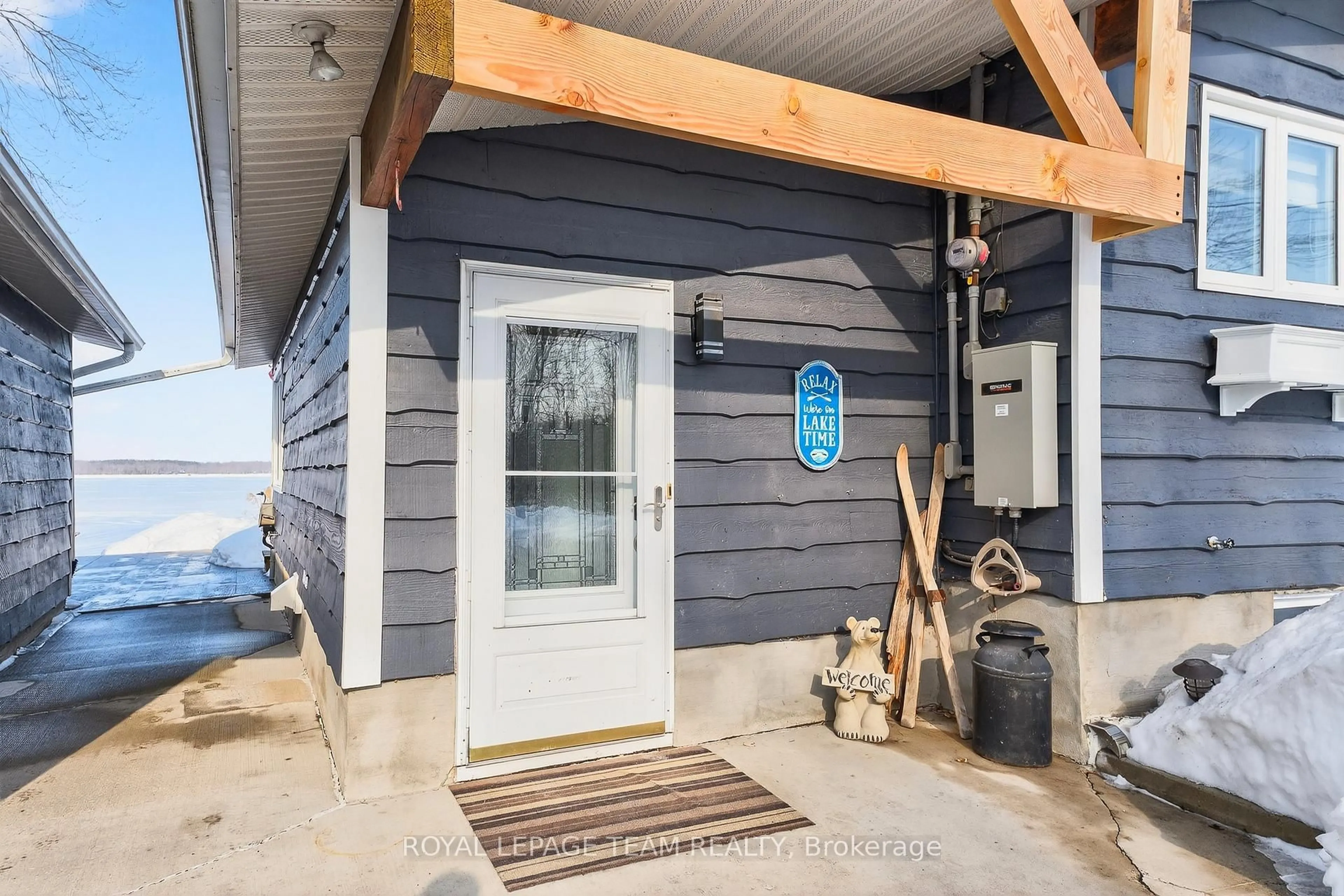 Indoor entryway for 128 Grasshopper Point Rd, Drummond/North Elmsley Ontario K7H 0J4