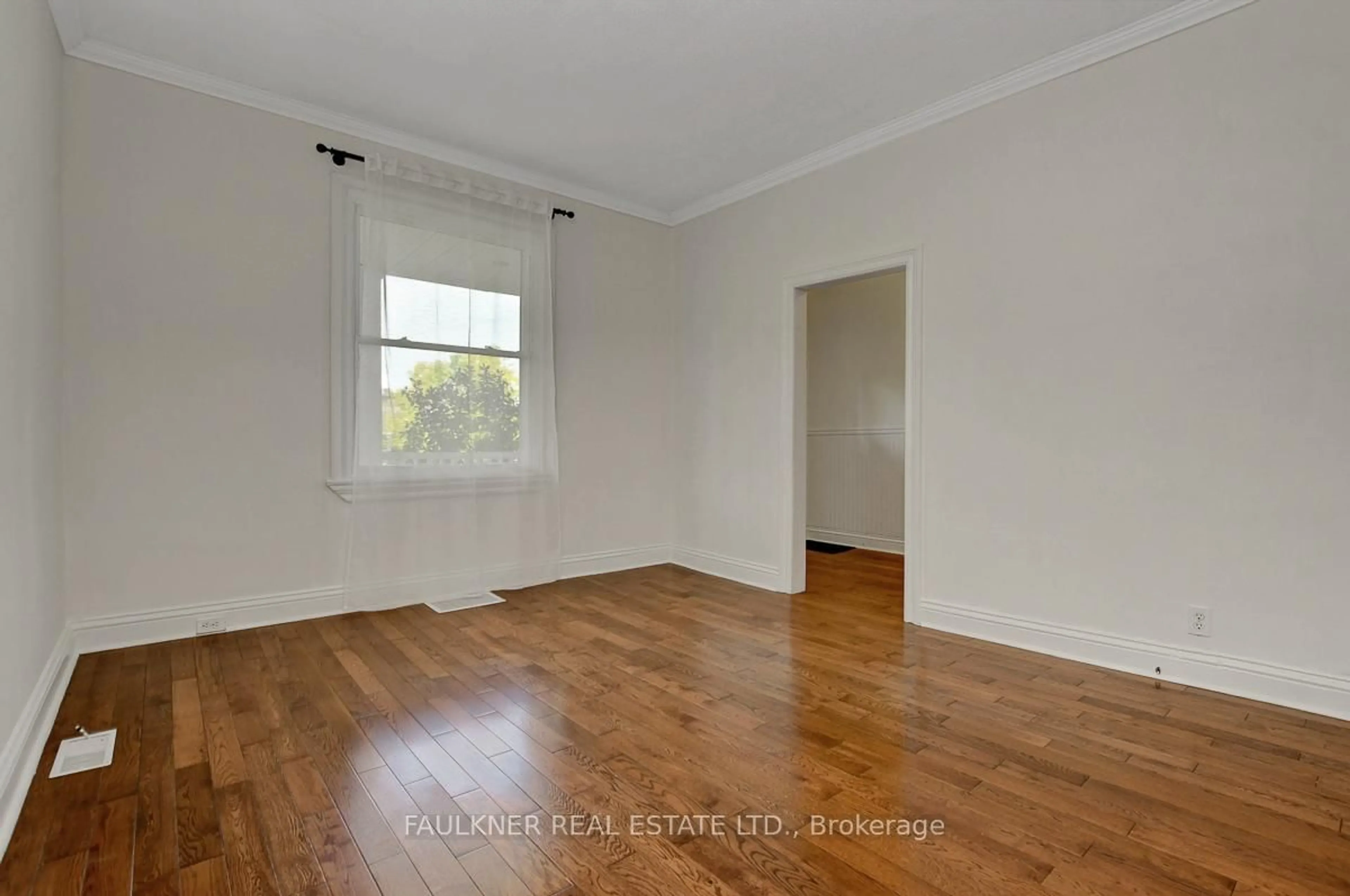 A pic of a room for 536 Lower Byron Ave, Ottawa Ontario K2A 0E3