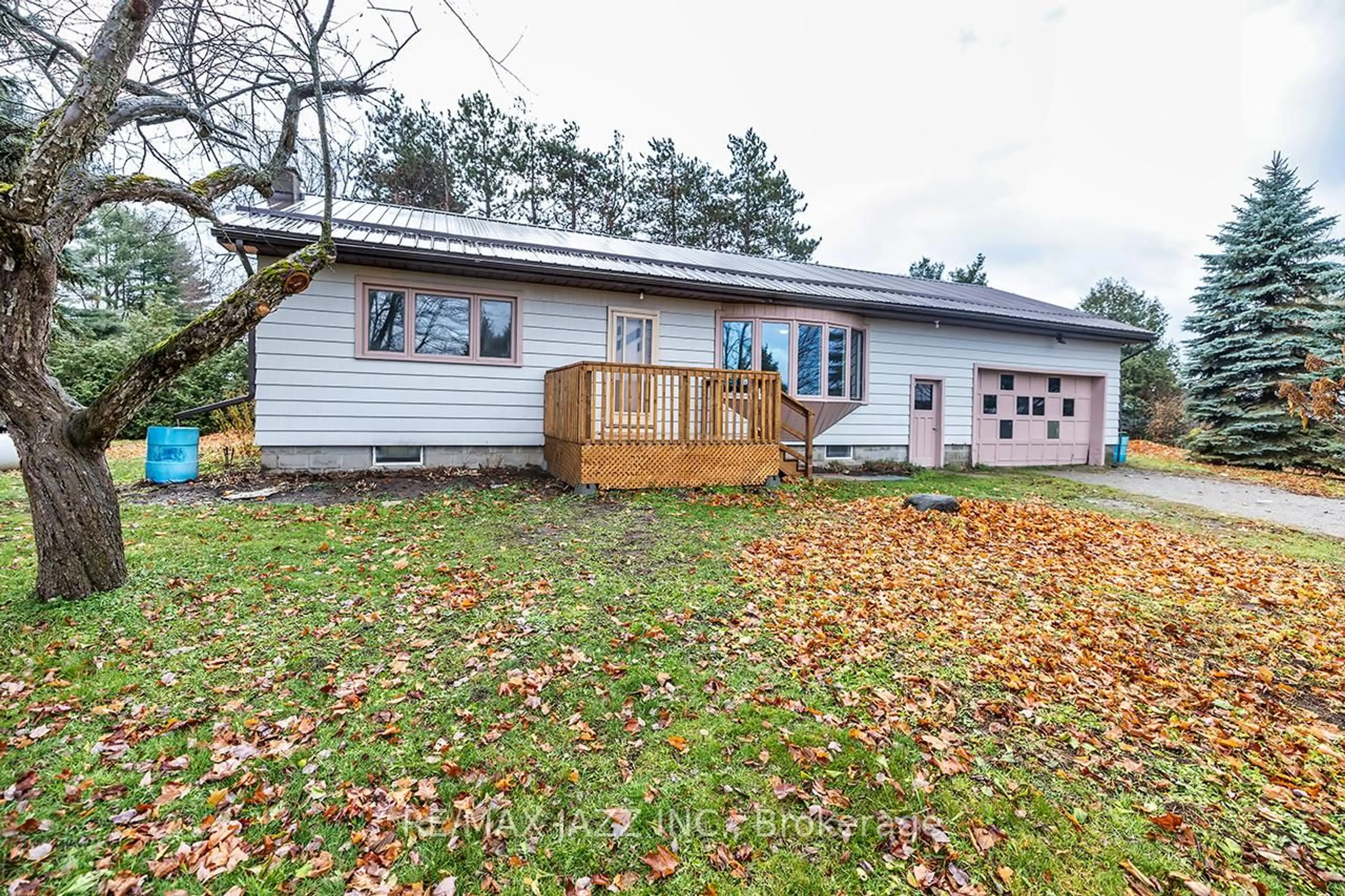 A pic from outside/outdoor area/front of a property/back of a property/a pic from drone, unknown for 134 Day Dr, Kawartha Lakes Ontario L3V 6H5