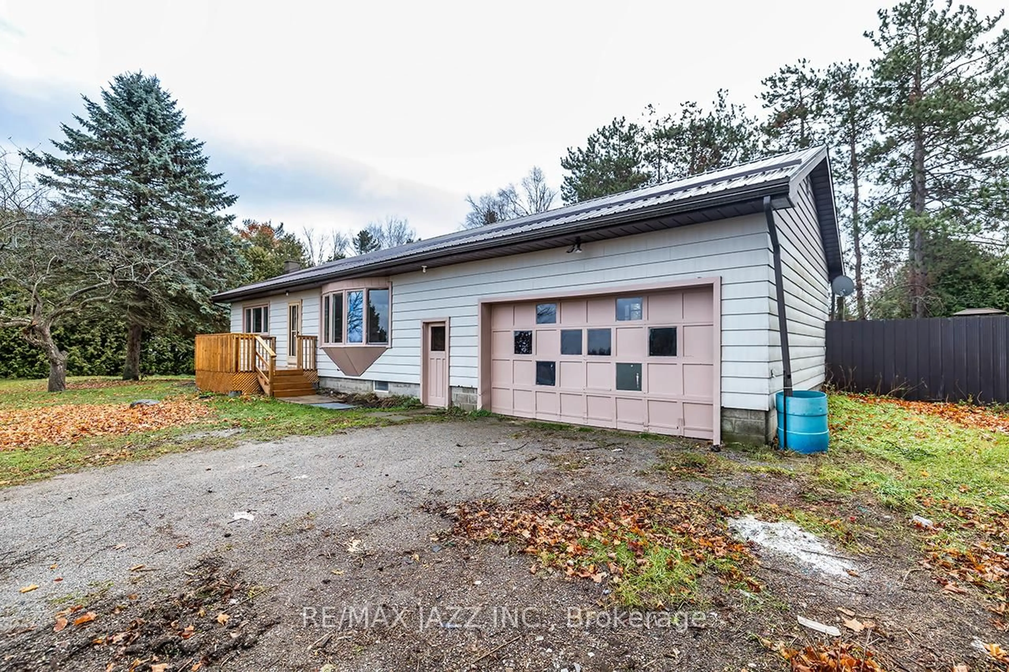 A pic from outside/outdoor area/front of a property/back of a property/a pic from drone, street for 134 Day Dr, Kawartha Lakes Ontario L3V 6H5