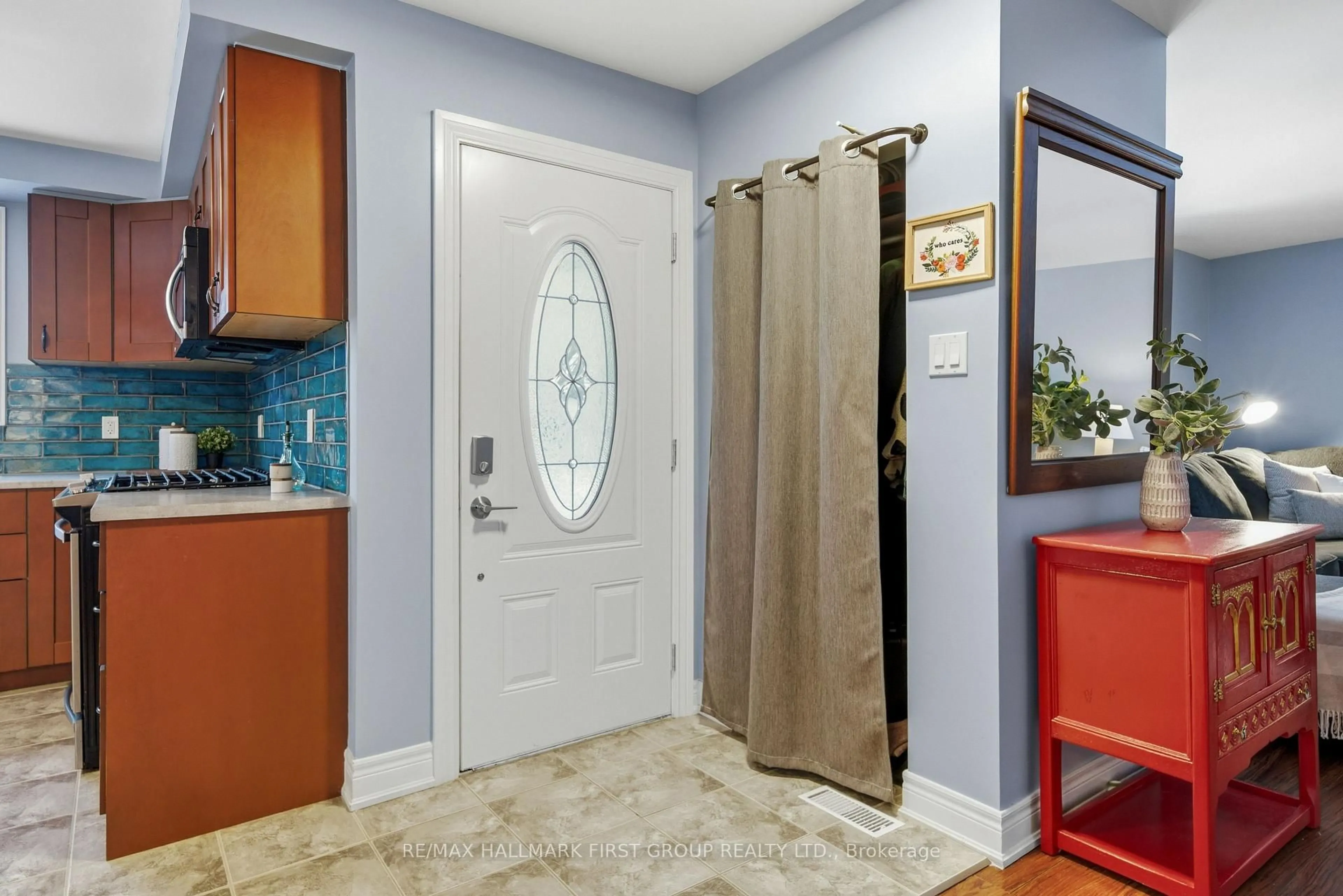 Indoor entryway for 567 Westwood Dr, Cobourg Ontario K9A 4P5