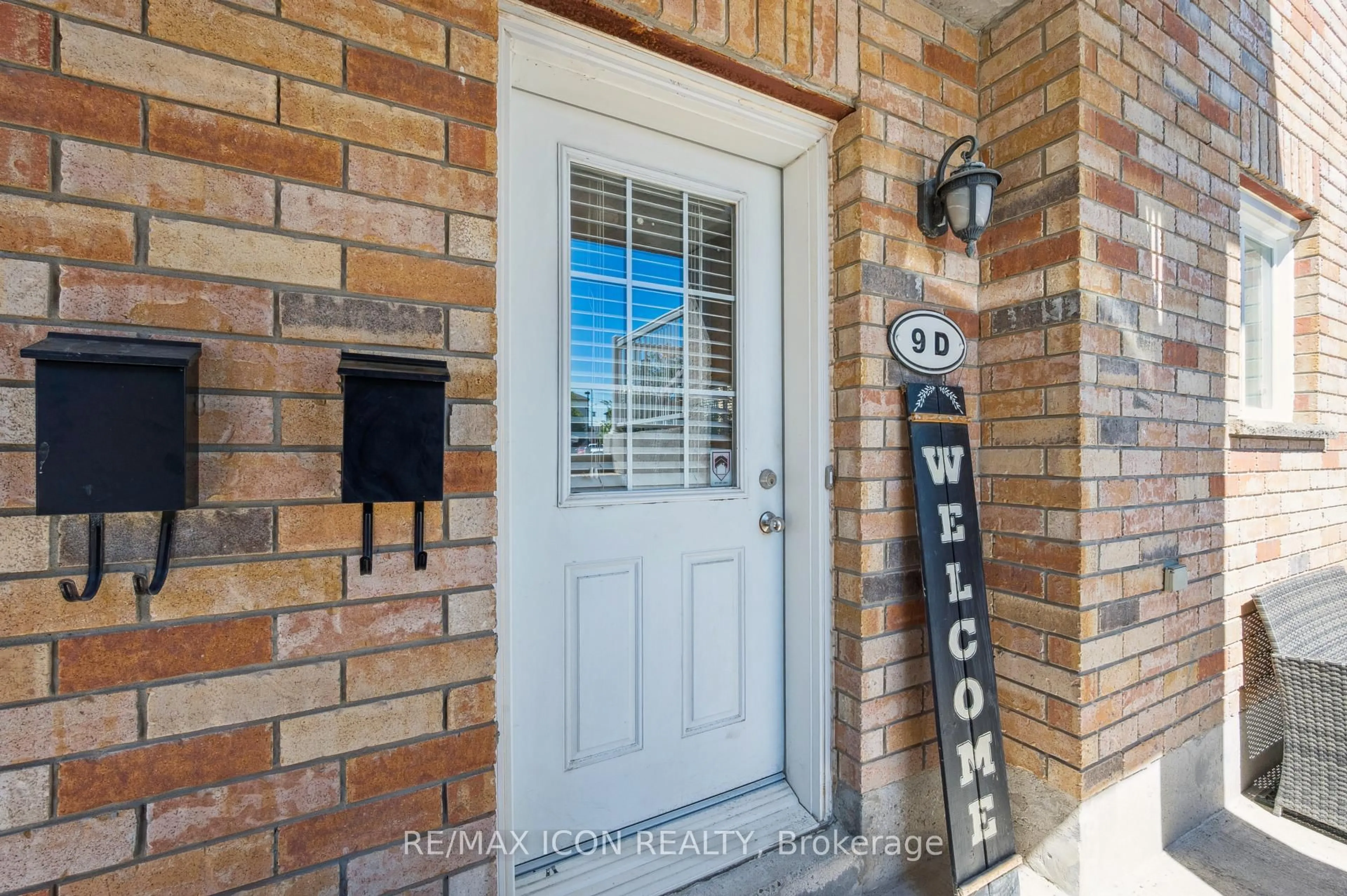 Indoor entryway for 50 Howe Dr #9D, Kitchener Ontario N2E 0A3